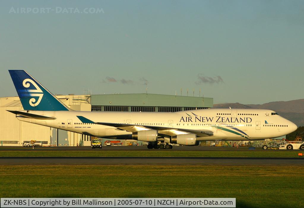 ZK-NBS, 1989 Boeing 747-419 C/N 24386, Its really white.... but the setting sun gives it a nice golden hue