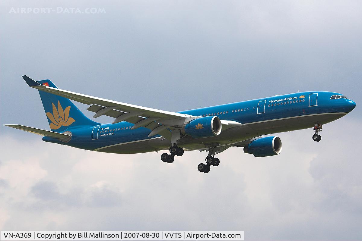 VN-A369, 1999 Airbus A330-223 C/N 255, Vietnam Airlines, Airbus A330-223, c/n 255 on finals to r/w 25R