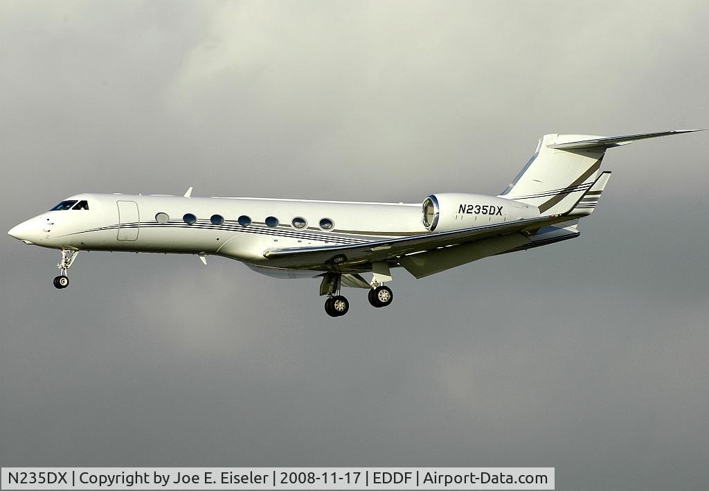 N235DX, 2005 Gulfstream Aerospace GV-SP (G550) C/N 5085, Approaching rwy 25L at FRA Rhein-Main Germany