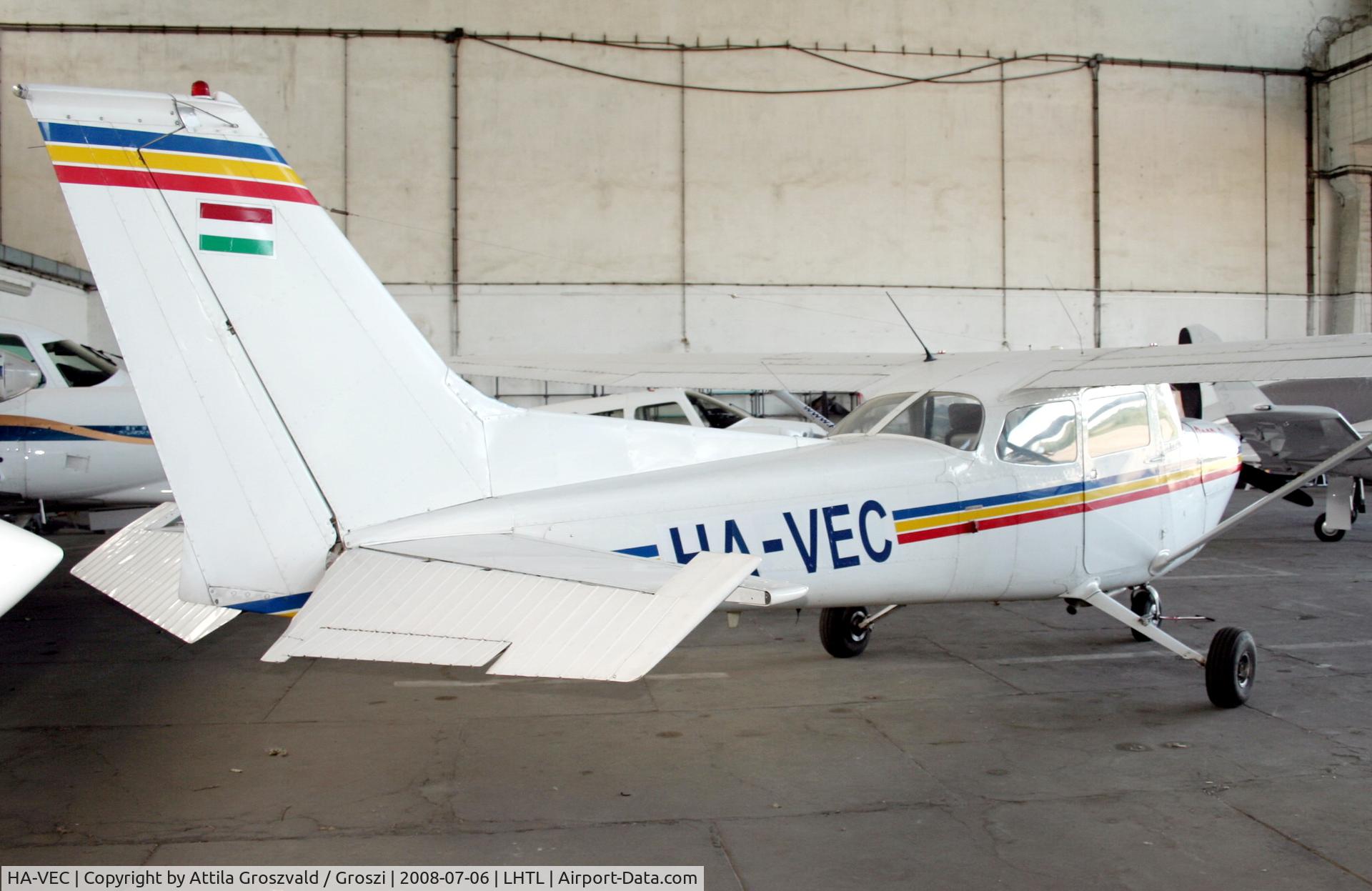 HA-VEC, 1974 Reims FR172J Reims Rocket C/N 0481, Tököl airport / hangar