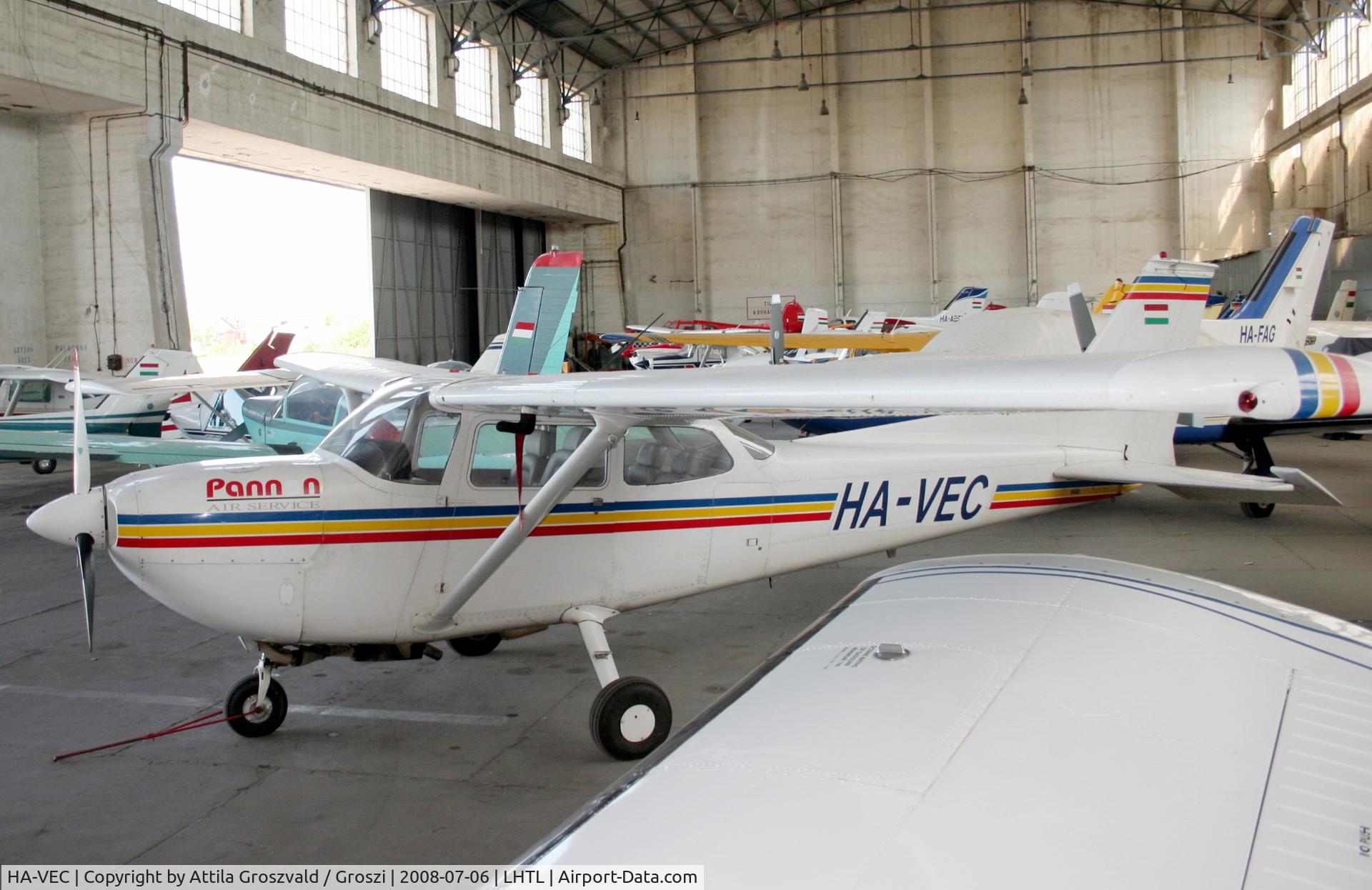 HA-VEC, 1974 Reims FR172J Reims Rocket C/N 0481, Tököl airport / hangar