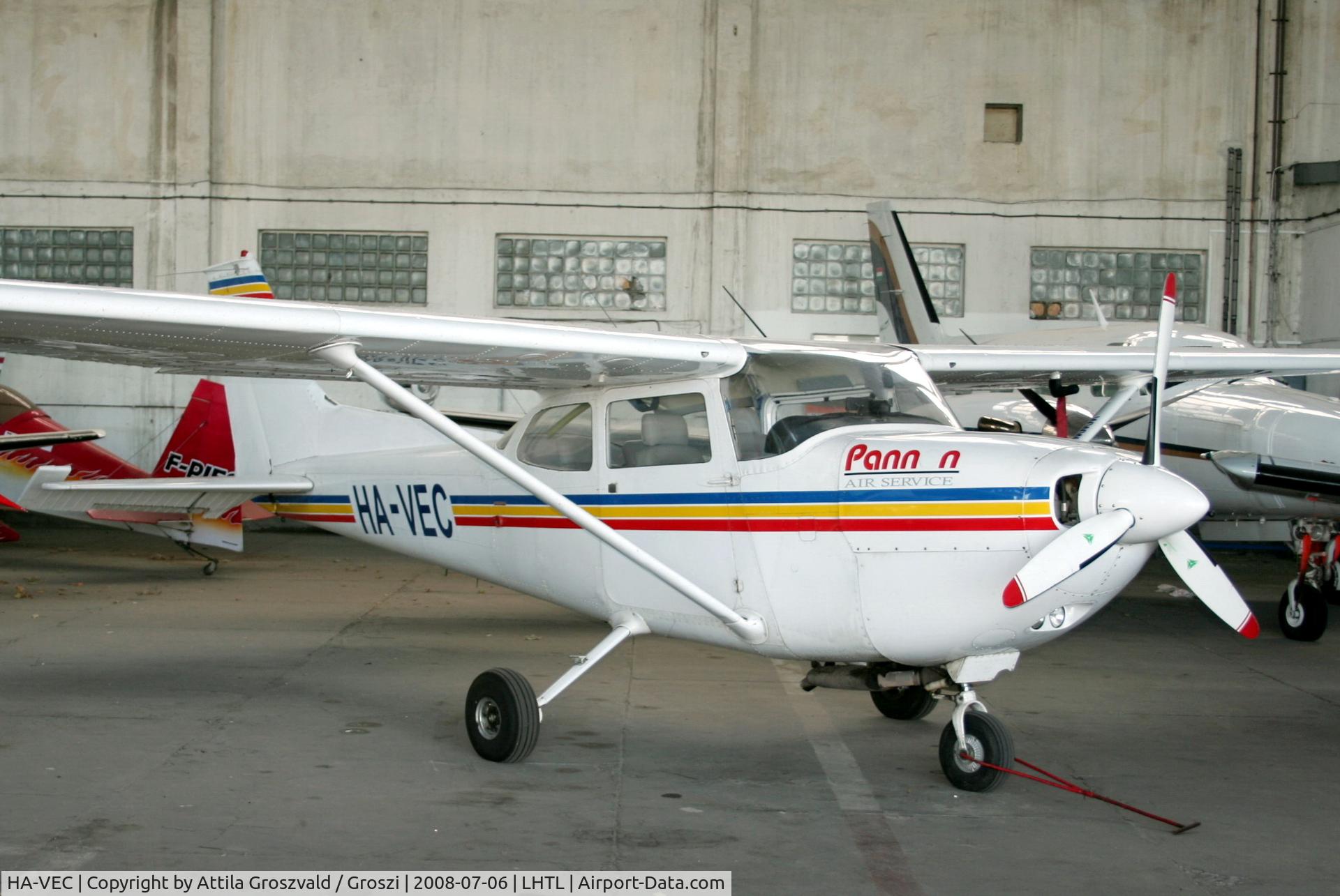 HA-VEC, 1974 Reims FR172J Reims Rocket C/N 0481, Tököl airport / hangar