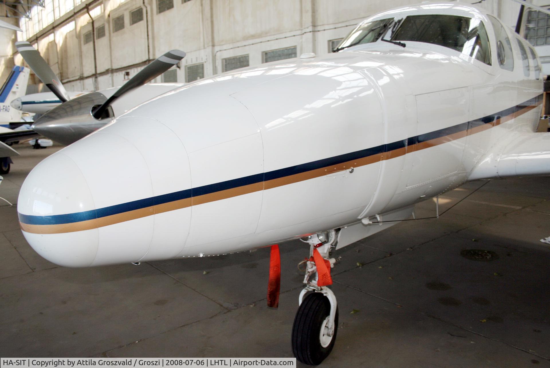 HA-SIT, 1977 Piper PA-31T Cheyenne C/N 31T-7820011, Tököl airport / hangar