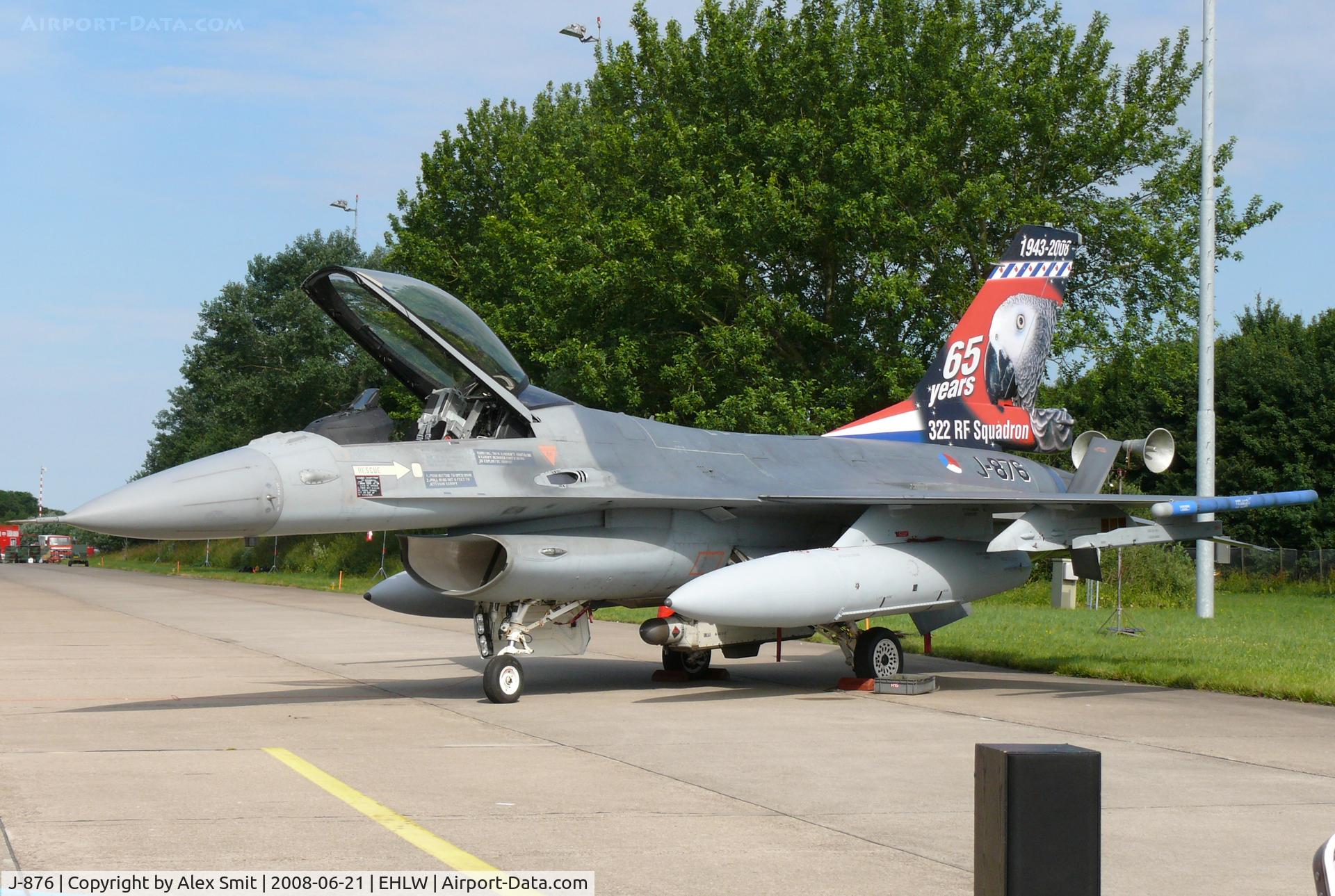 J-876, Fokker F-16AM Fighting Falcon C/N 6D-93, General Dynamics F-16AM Fighting Falcon J-876 Royal Netherlands Air Force with the squadronbird Polly Grey in the tail