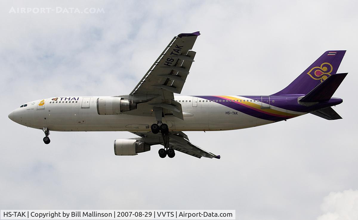HS-TAK, 1990 Airbus A300B4-622R C/N 566, Finals to 25R