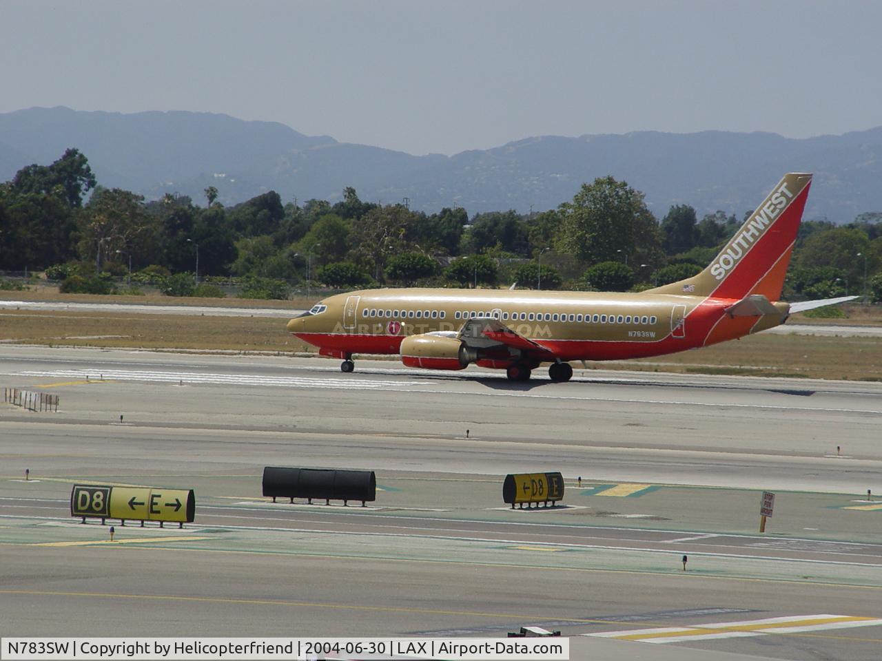 N783SW, 2000 Boeing 737-7H4 C/N 29809, Taking off