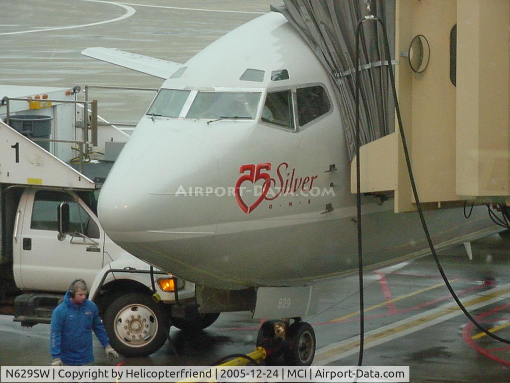 N629SW, 1996 Boeing 737-3H4 C/N 27704, Loading for California on Christmas Eve at MCI