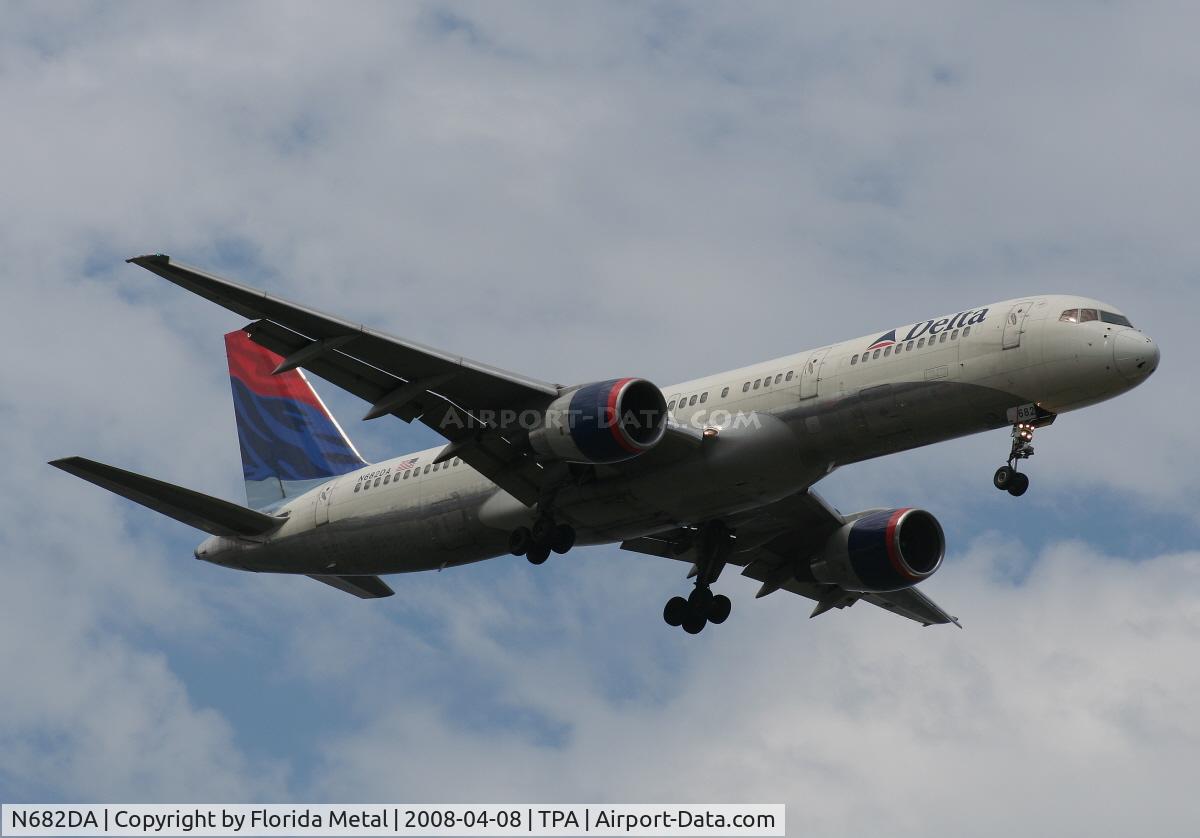 N682DA, 1993 Boeing 757-232 C/N 26958, Delta 757-200