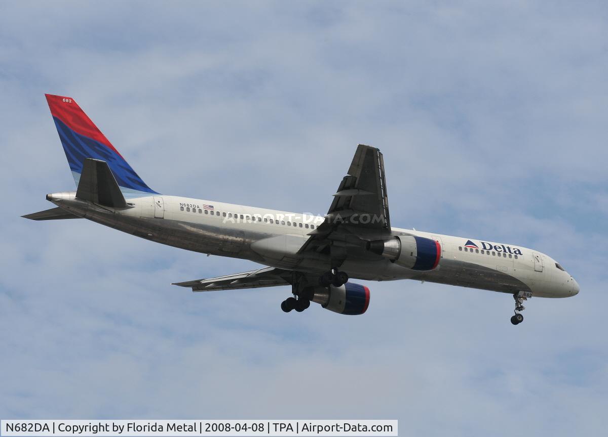 N682DA, 1993 Boeing 757-232 C/N 26958, Delta 757-200