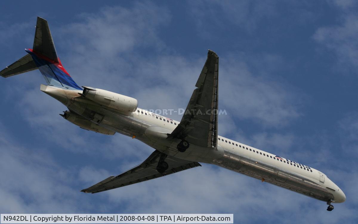 N942DL, 1989 McDonnell Douglas MD-88 C/N 49815, Delta MD-88