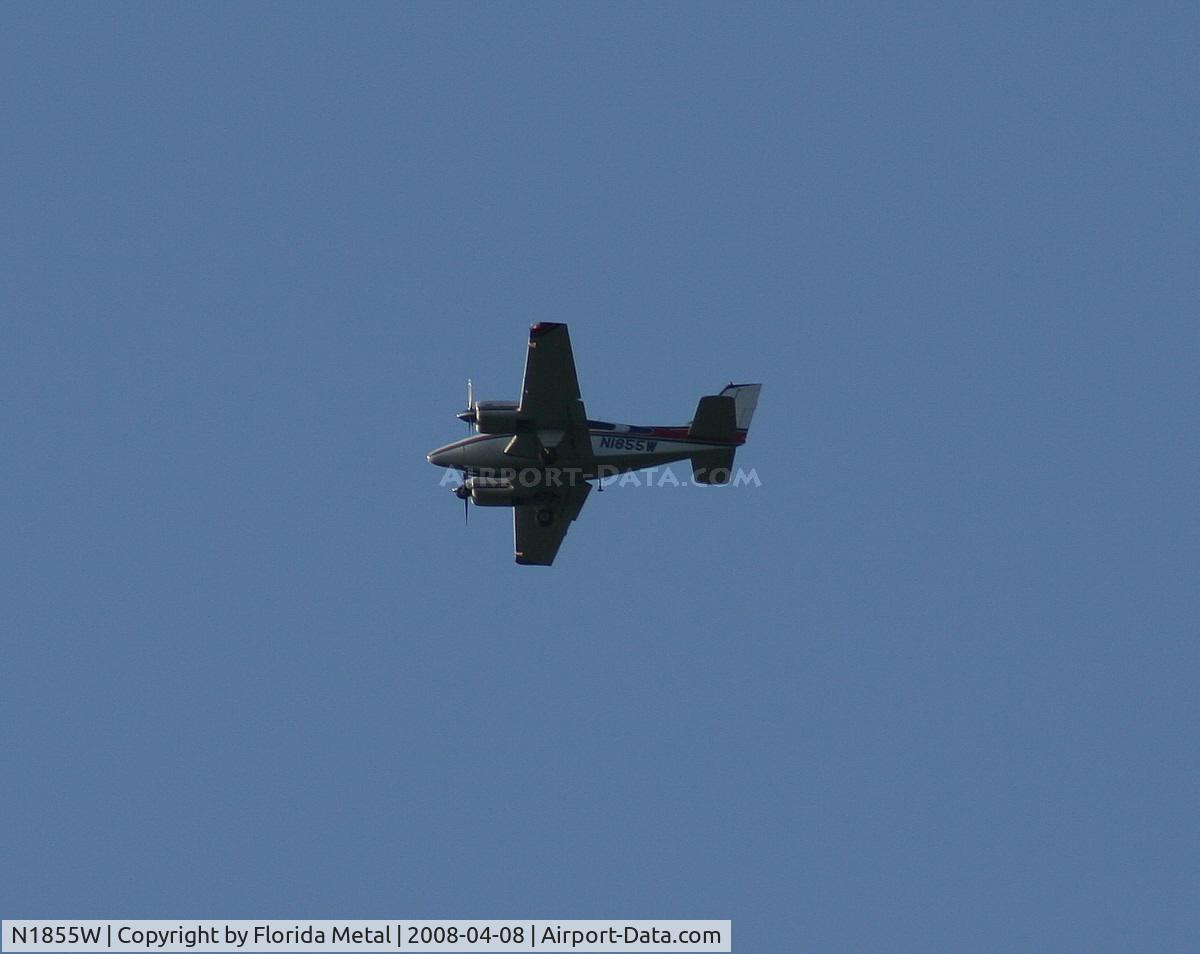N1855W, 1973 Beech 95-B55 (T42A) Baron C/N TC-1557, Beech Baron 55 in a holding pattern over Lake Parker on way to Sun N Fun