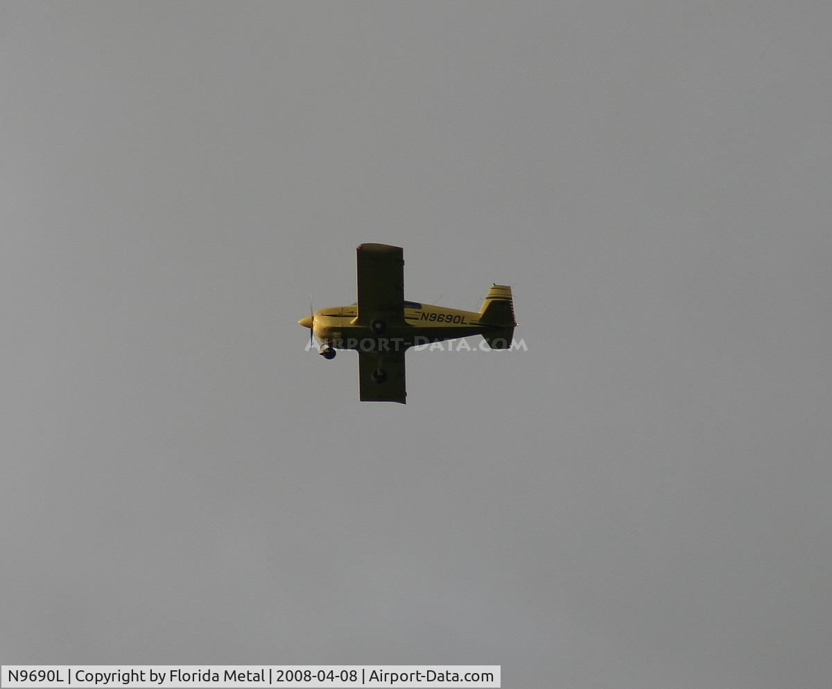 N9690L, 1973 Grumman American AA-1B Trainer C/N AA1B-0190, Grumman AA-1B in holding pattern over Lake Parker on way to Sun N Fun