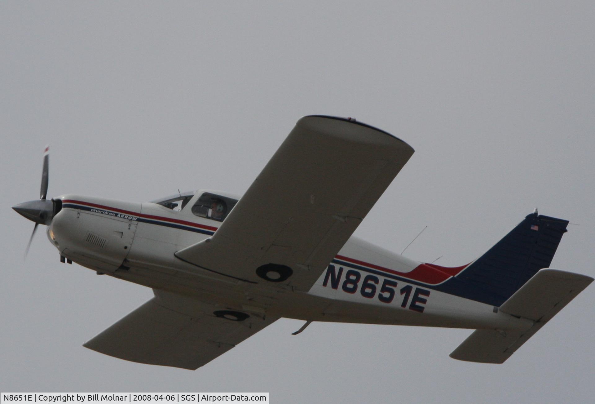N8651E, 1976 Piper PA-28R-200 Arrow II C/N 28R-7635193, Takeoff at SGS