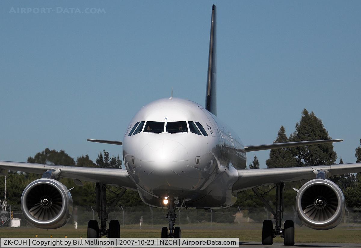 ZK-OJH, 2004 Airbus A320-232 C/N 2257, Taxi after landing on r/w 29