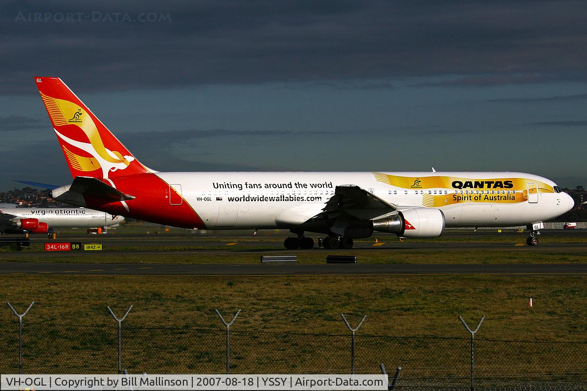 VH-OGL, 1991 Boeing 767-338 C/N 25363, Showing what we Kiwis ( and them Aussies) would rather forget.