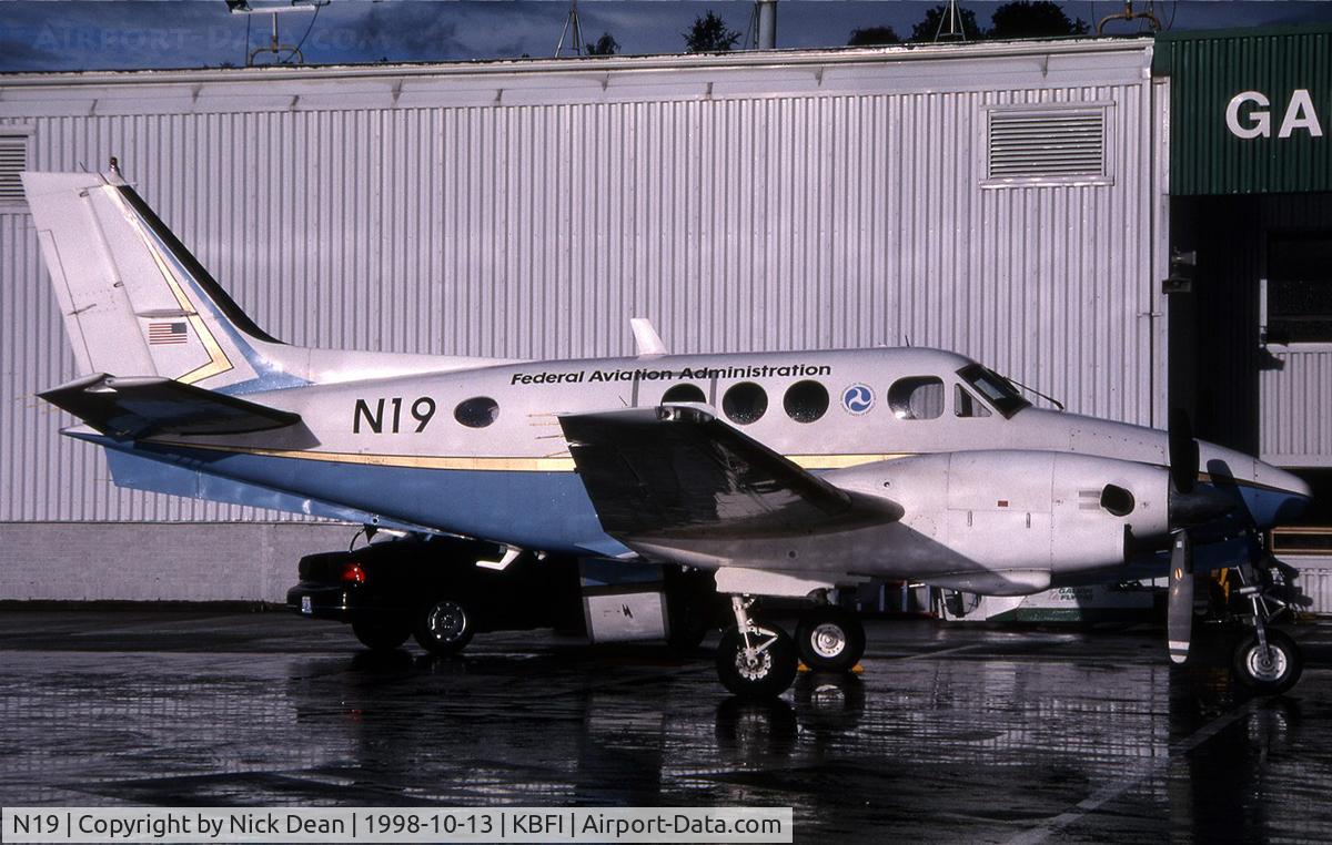 N19, 1980 Beech C90 C/N LJ-909, /