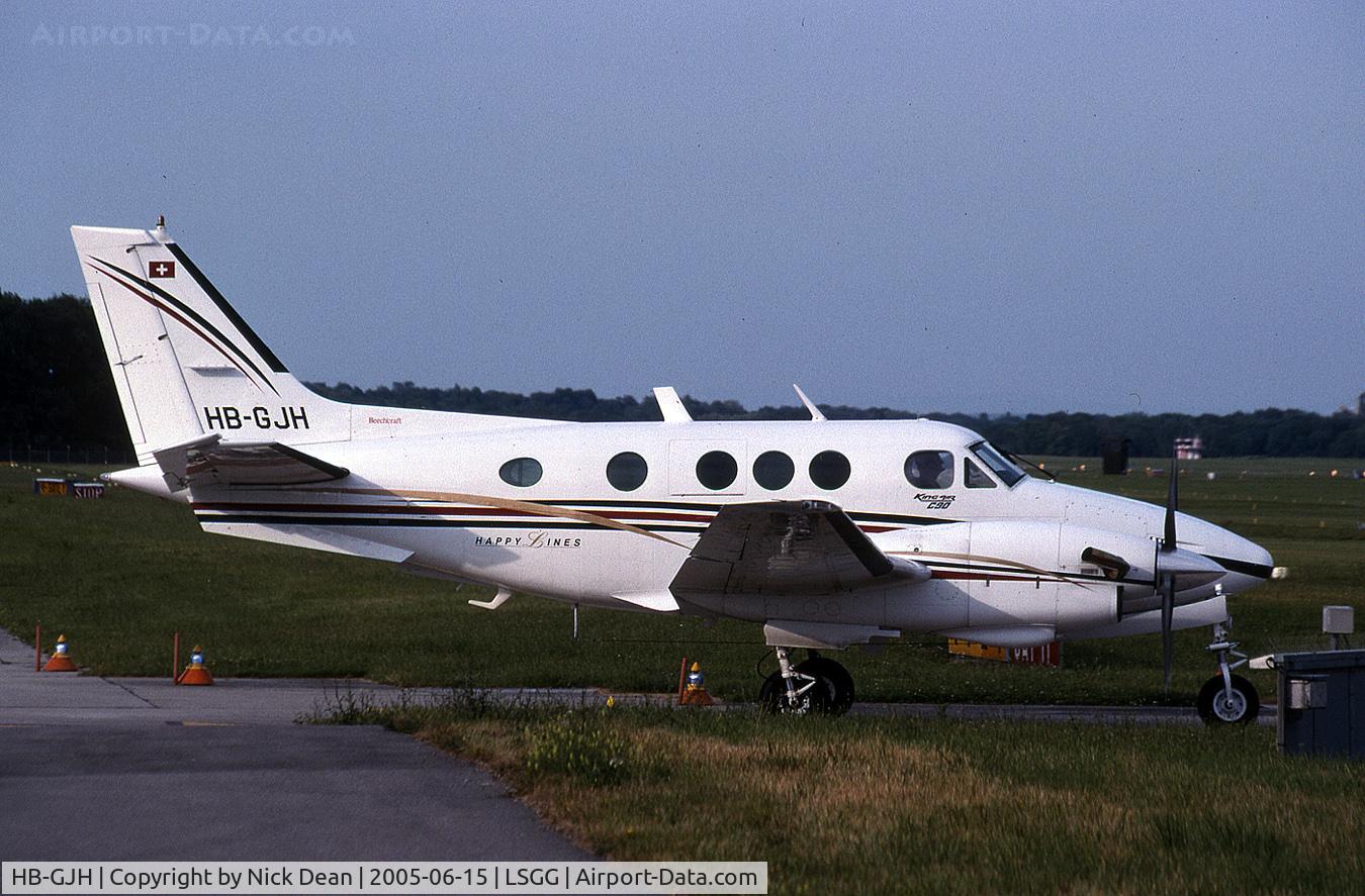 HB-GJH, 1981 Beech C90 King Air C/N LJ-972, this a king Air Taxying