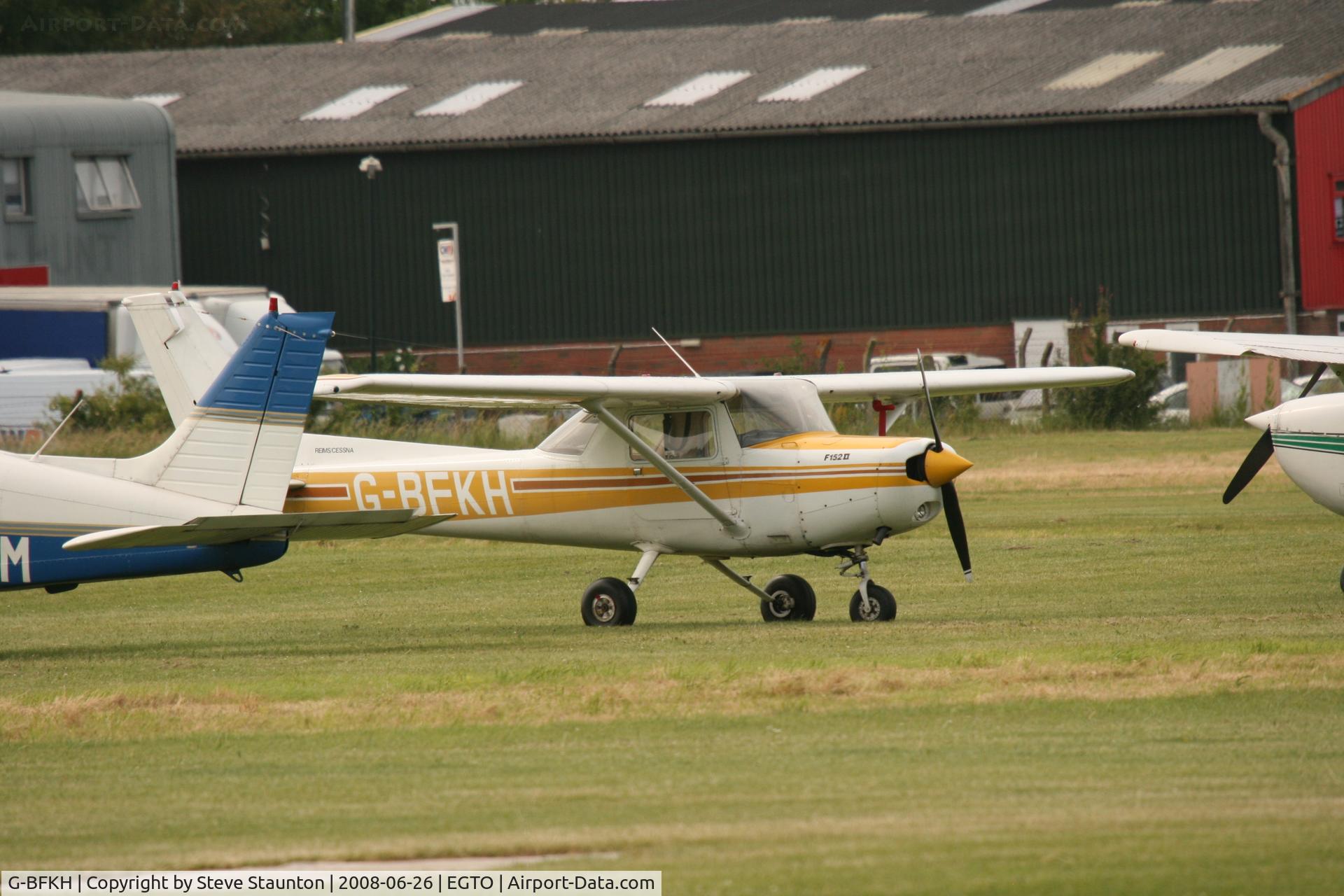 G-BFKH, 1979 Reims F152 C/N 1464, Taken at Rochester Airport 20th June 2008.