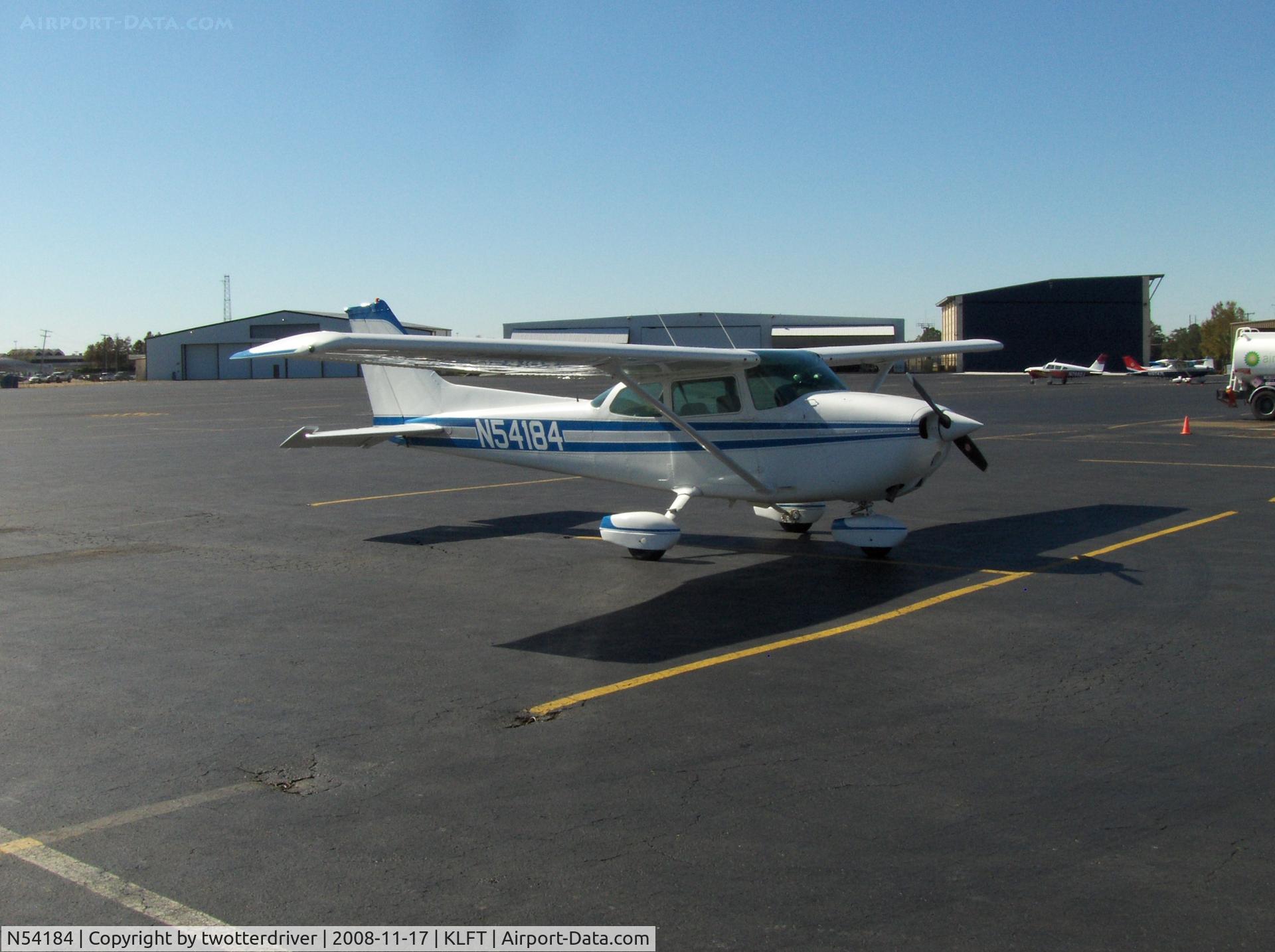 N54184, 1981 Cessna 172P C/N 17274910, On the ramp
