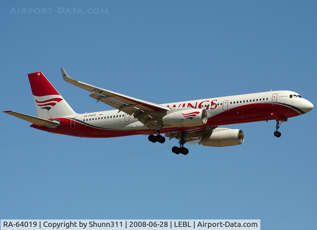 RA-64019, 2000 Tupolev Tu-204-100 C/N 1450741064019, Landing rwy 07L
