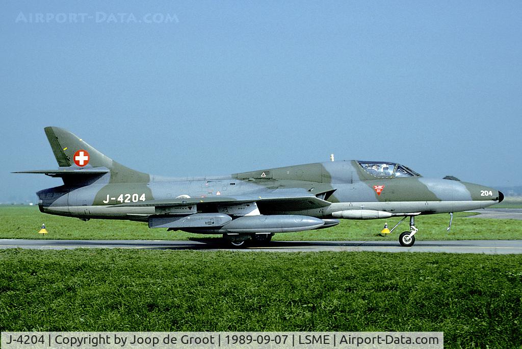J-4204, Hawker Hunter T.68 C/N HABL-003033, The Swiss Hunter trainers were used as ECM aircraft. The additional chaff/flare dispenser can be seen on the outer pylon.
