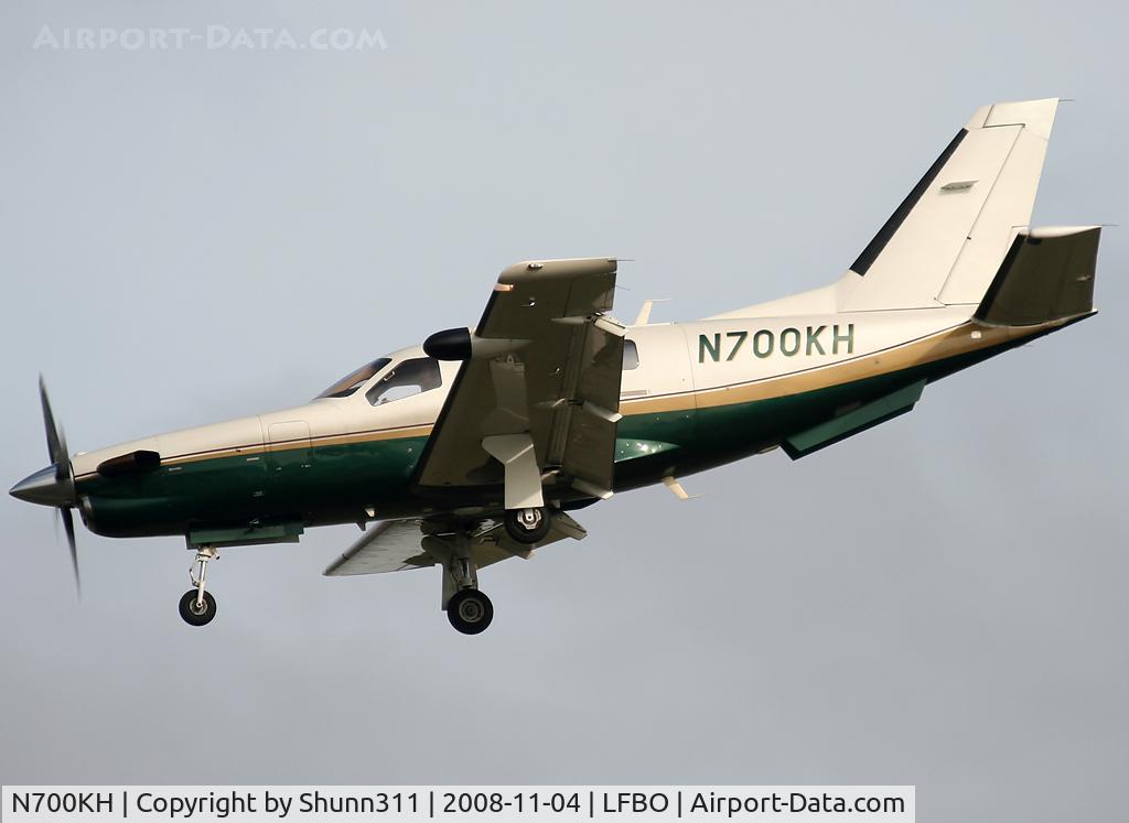 N700KH, 2002 Socata TBM-700 C/N 210, Landing rwy 32L