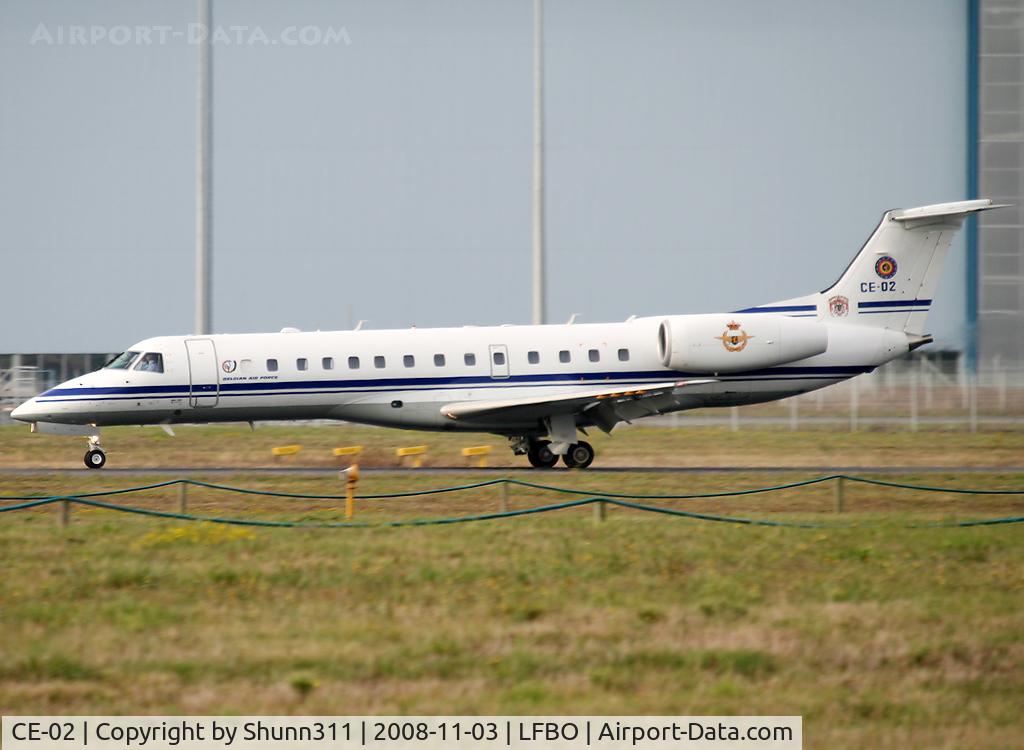 CE-02, 2001 Embraer ERJ-135LR (EMB-135LR) C/N 145480, Landing rwy 14R
