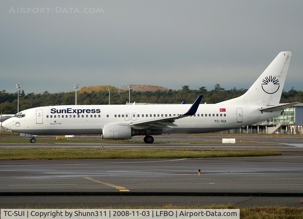 TC-SUI, 2003 Boeing 737-8CX C/N 32367, Ready for take off rwy 14L