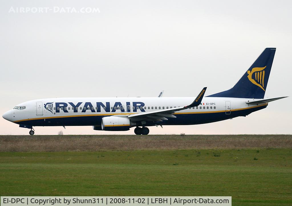 EI-DPC, 2006 Boeing 737-8AS C/N 33604, On take off...