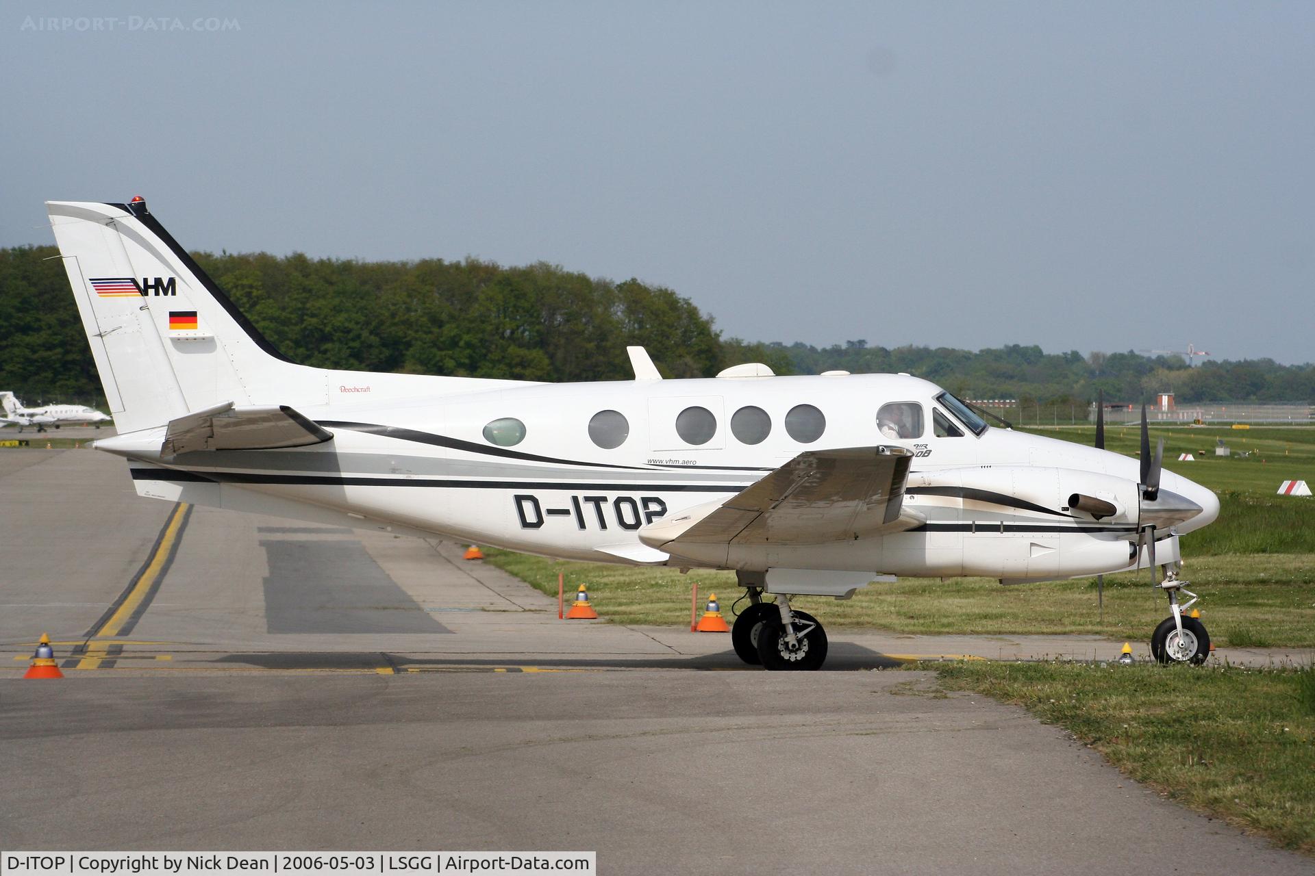D-ITOP, 2000 Raytheon C90A King Air C/N LJ-1606, /
