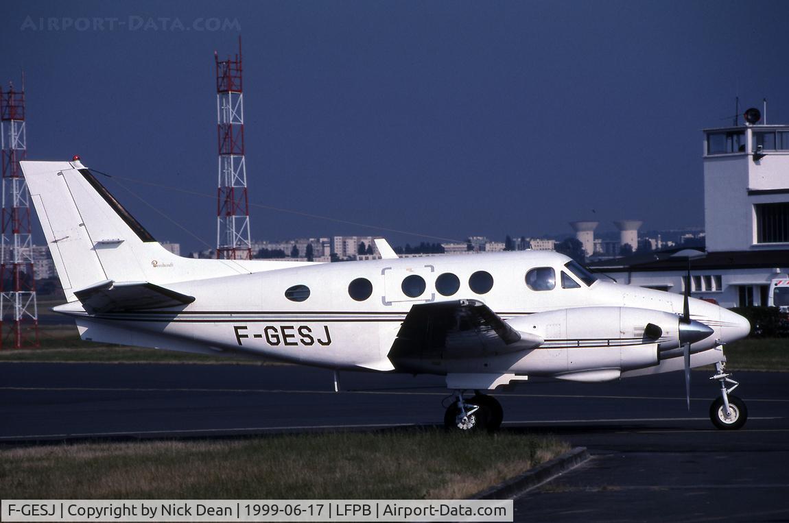 F-GESJ, 1974 Beech E90 King Air C/N LW-97, /