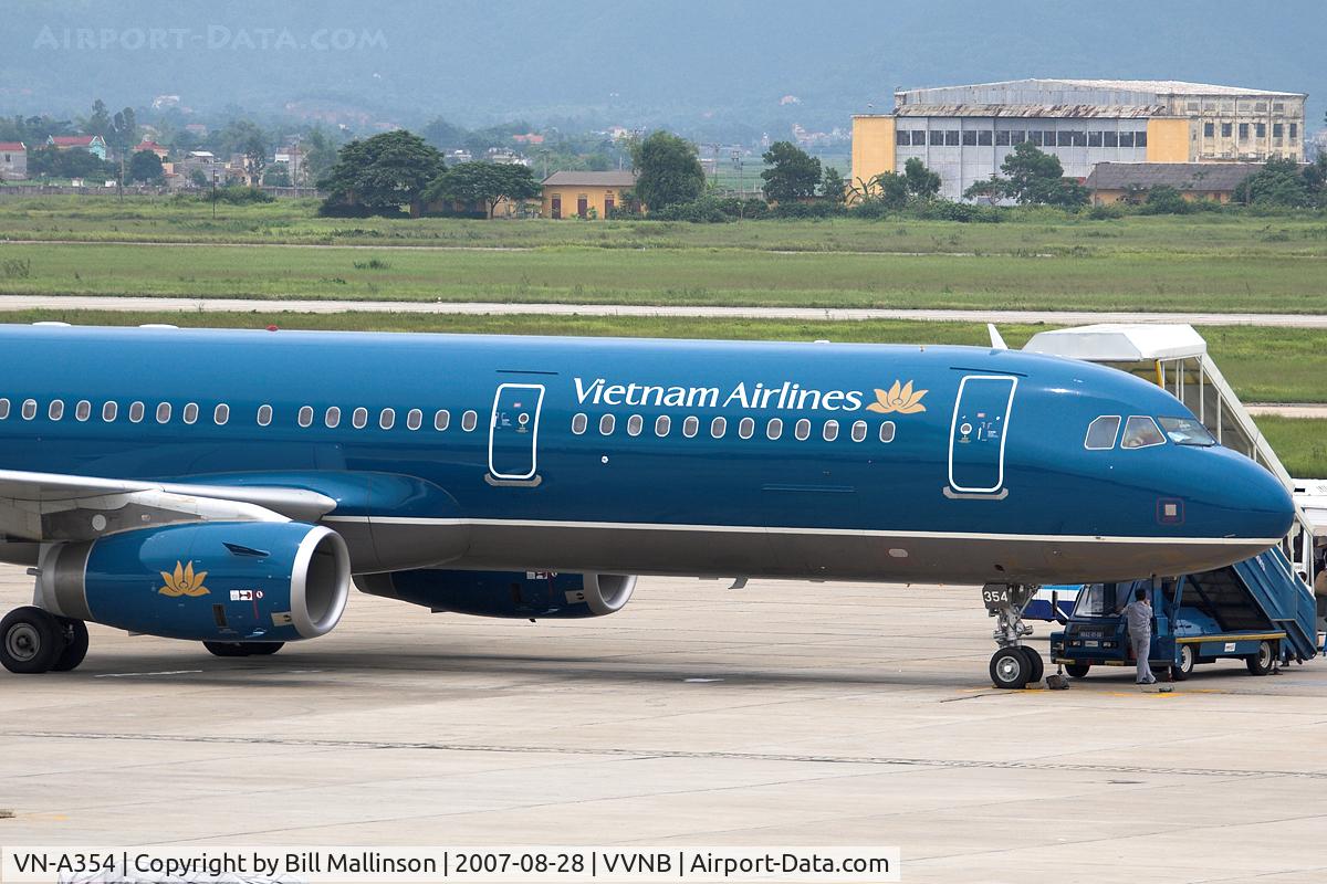 VN-A354, 2007 Airbus A321-231 C/N 3198, Vietnam Airlines (HVN) - Airbus A321-231 - c/n 3198.  Loading for Da Nang (DAD)