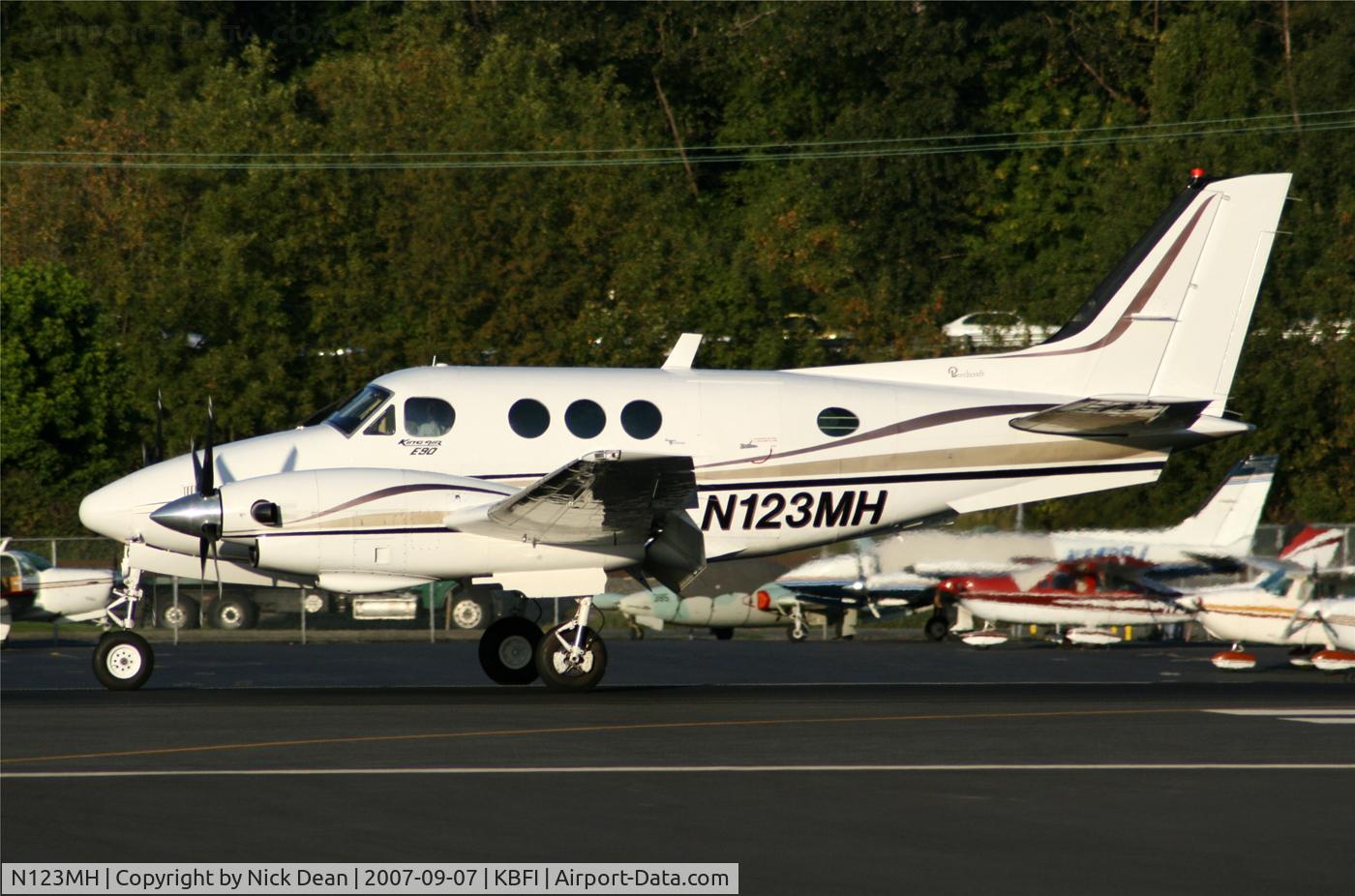 N123MH, 1974 Beech E-90 King Air C/N LW-104, /