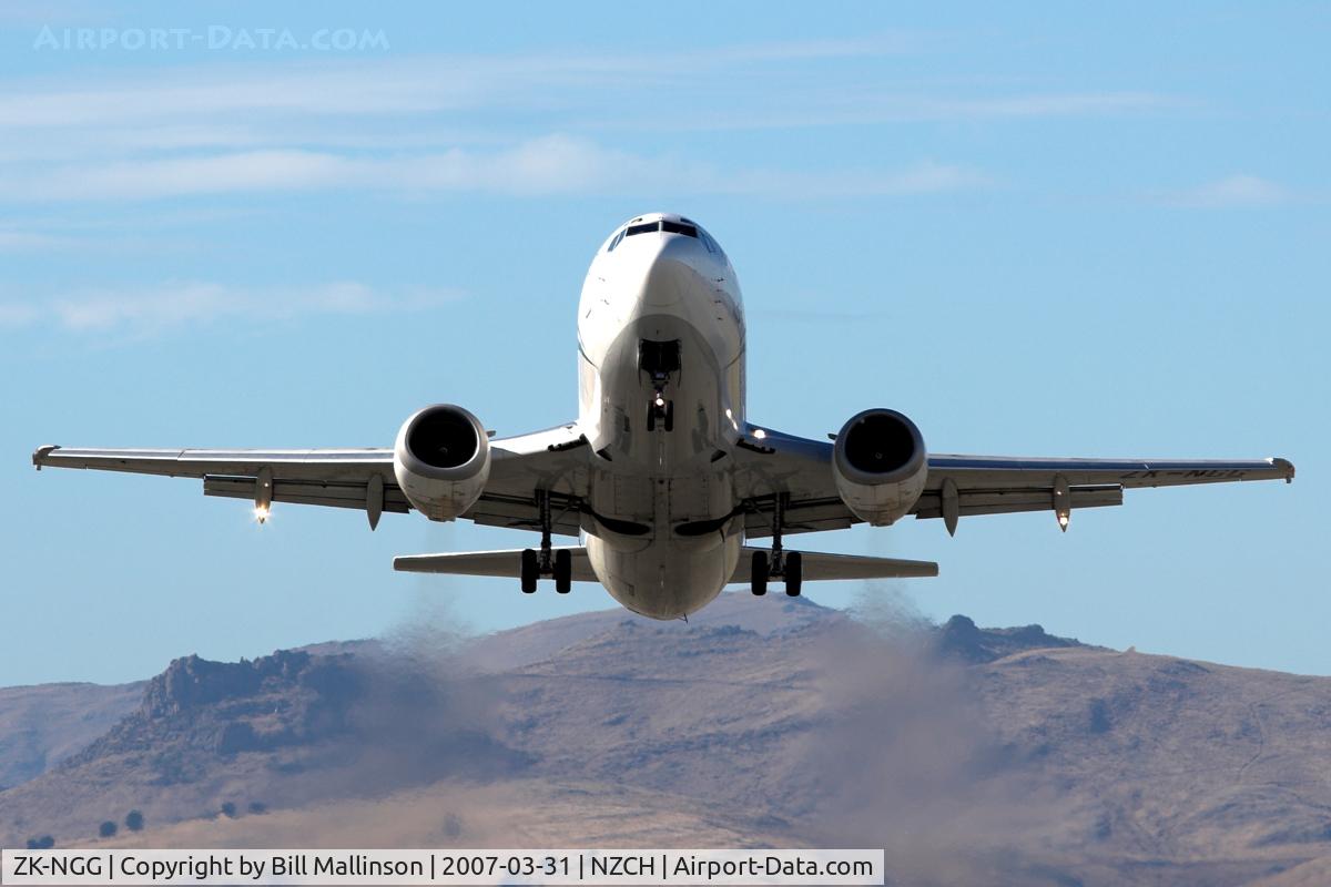ZK-NGG, 1999 Boeing 737-319 C/N 25606, Off from r/w 29