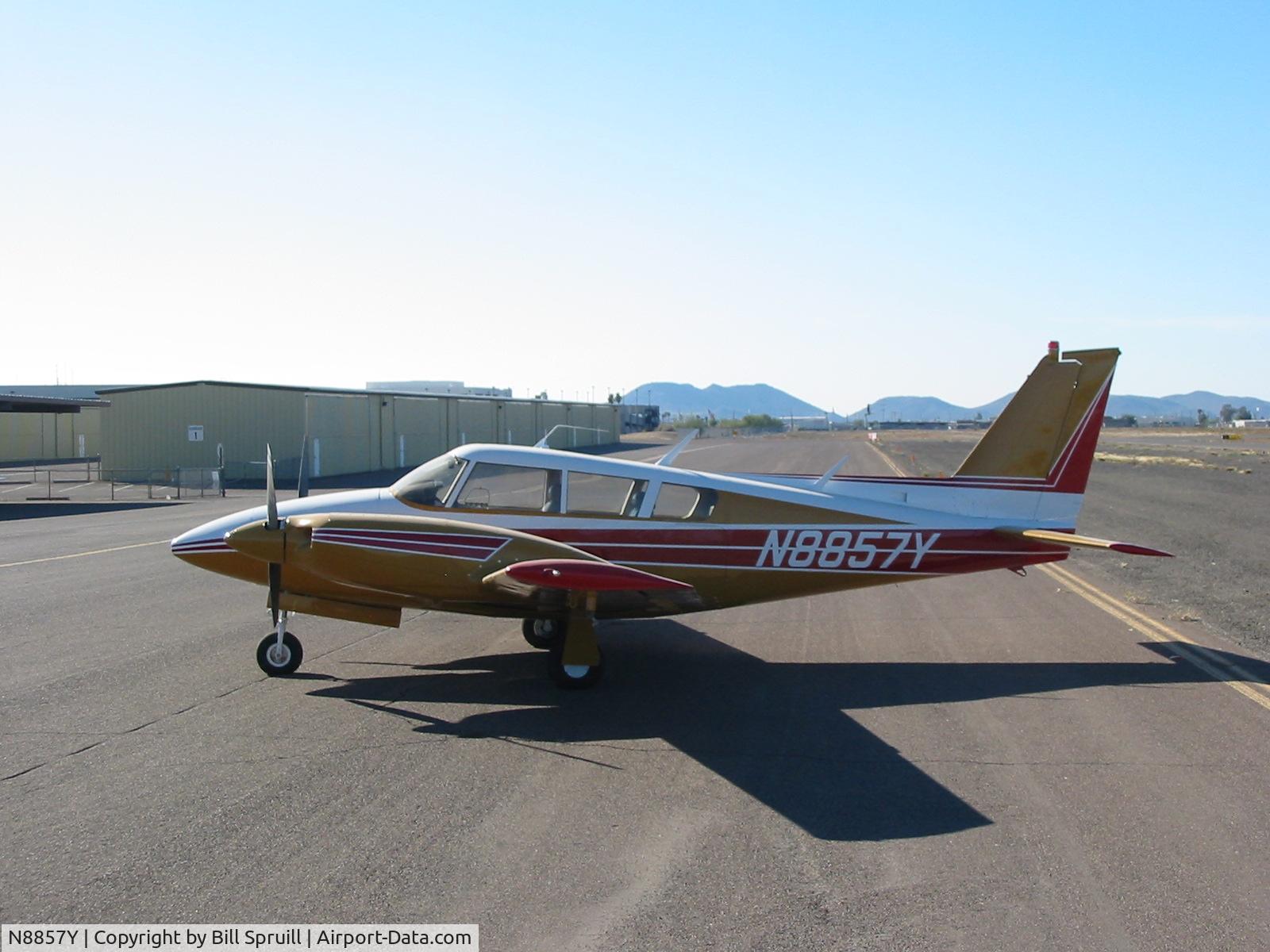 N8857Y, 1970 Piper PA-39-160 Twin Comanche C/R C/N 39-12, Beautiful, Very Low Hours