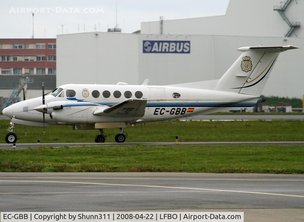 EC-GBB, 1976 Beech 200 Super King Air C/N BB-182, Rolling holding point rwy 32R for departure...