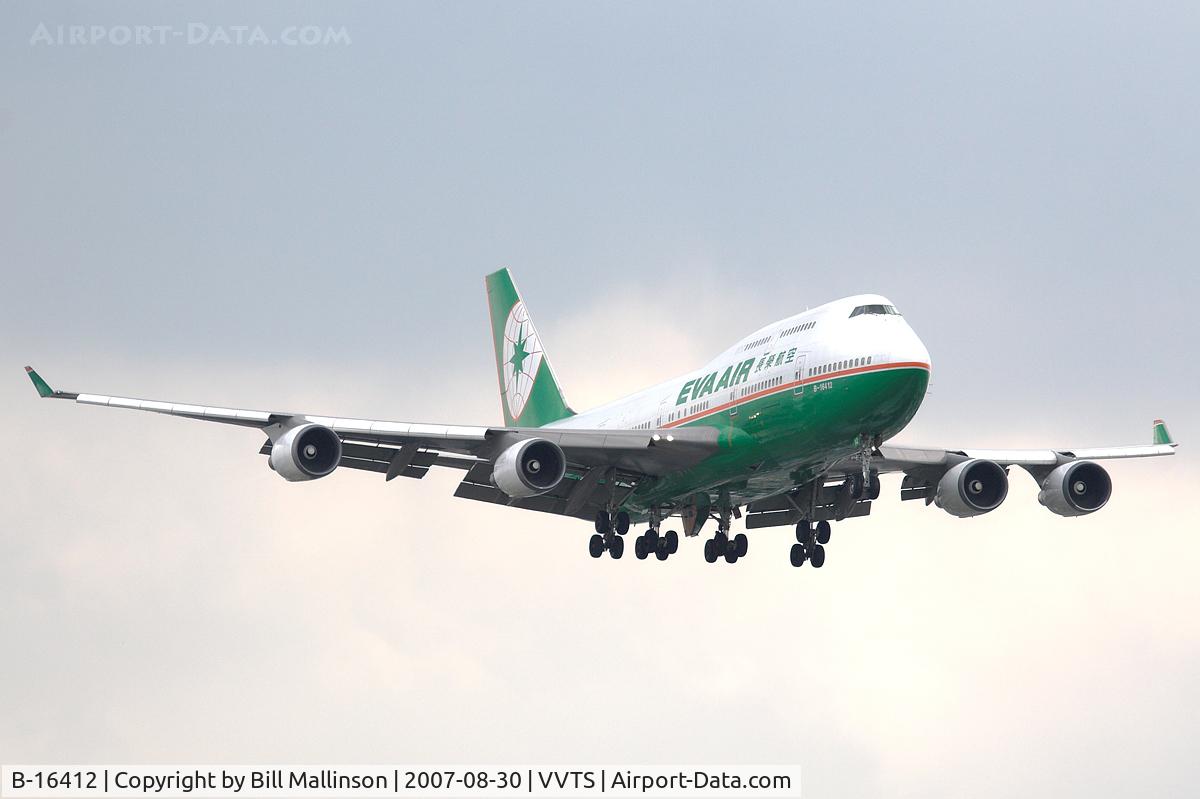 B-16412, Boeing 747-45E C/N 29112, Approach to r/w 25L