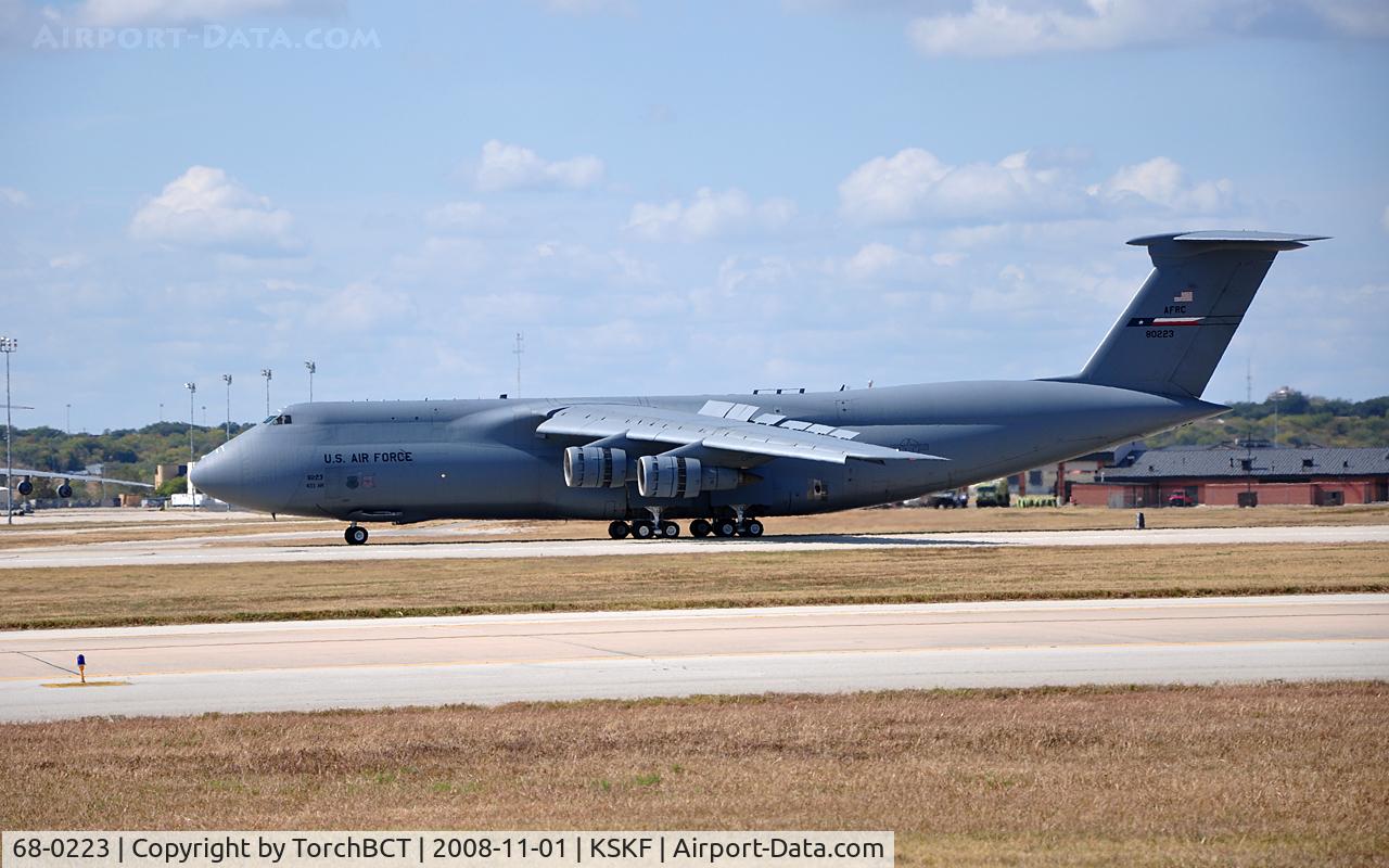 68-0223, 1968 Lockheed C-5A Galaxy C/N 500-0026, 433rd Airlift Wing Galaxy landing runway 15 during Airshow 2008