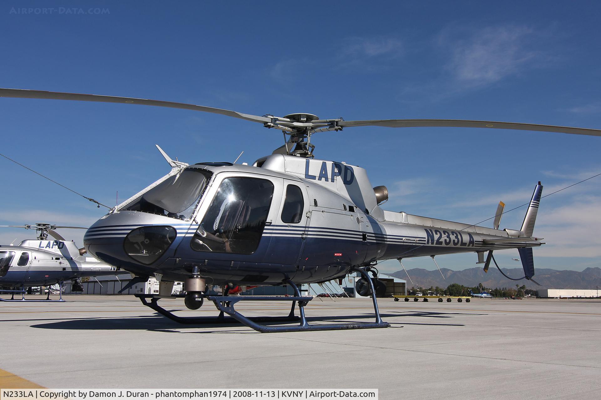 N233LA, 2000 Eurocopter AS-350B-2 Ecureuil C/N 3366, Taken at KVNY at LA City's General Services