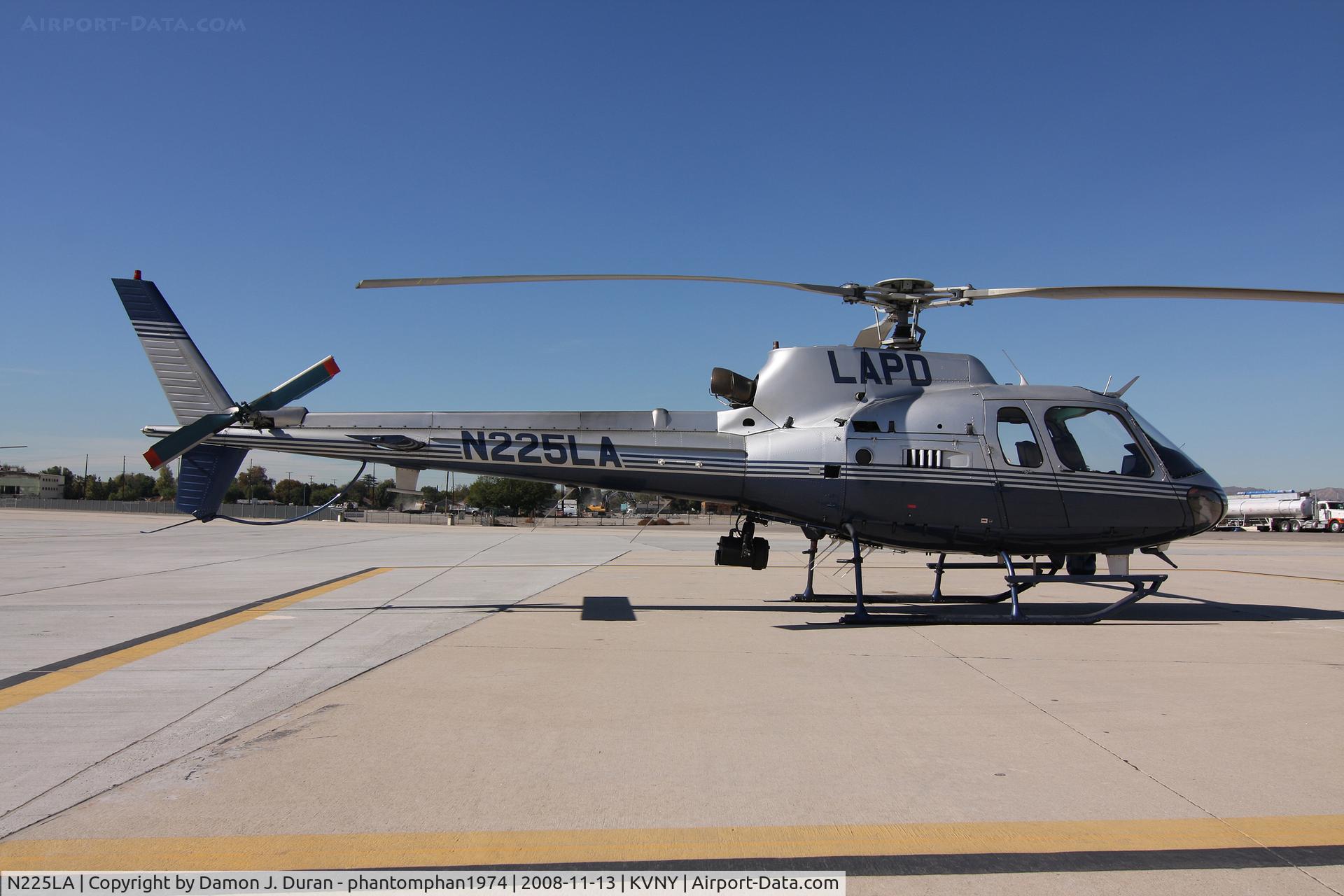 N225LA, 2000 Eurocopter AS-350B-2 Ecureuil C/N 3308, Taken at LA City's General Services at VNY