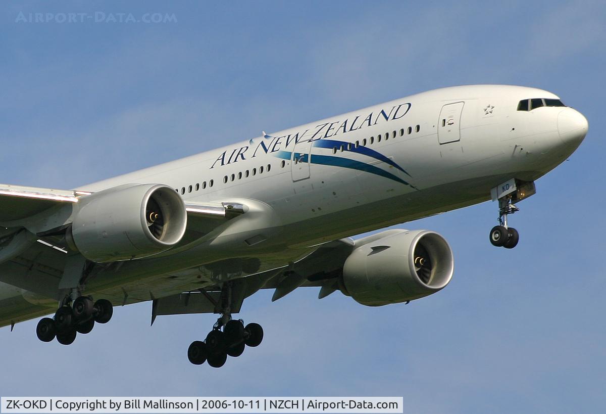ZK-OKD, 2006 Boeing 777-219/ER C/N 29401, Final to r/w 02
