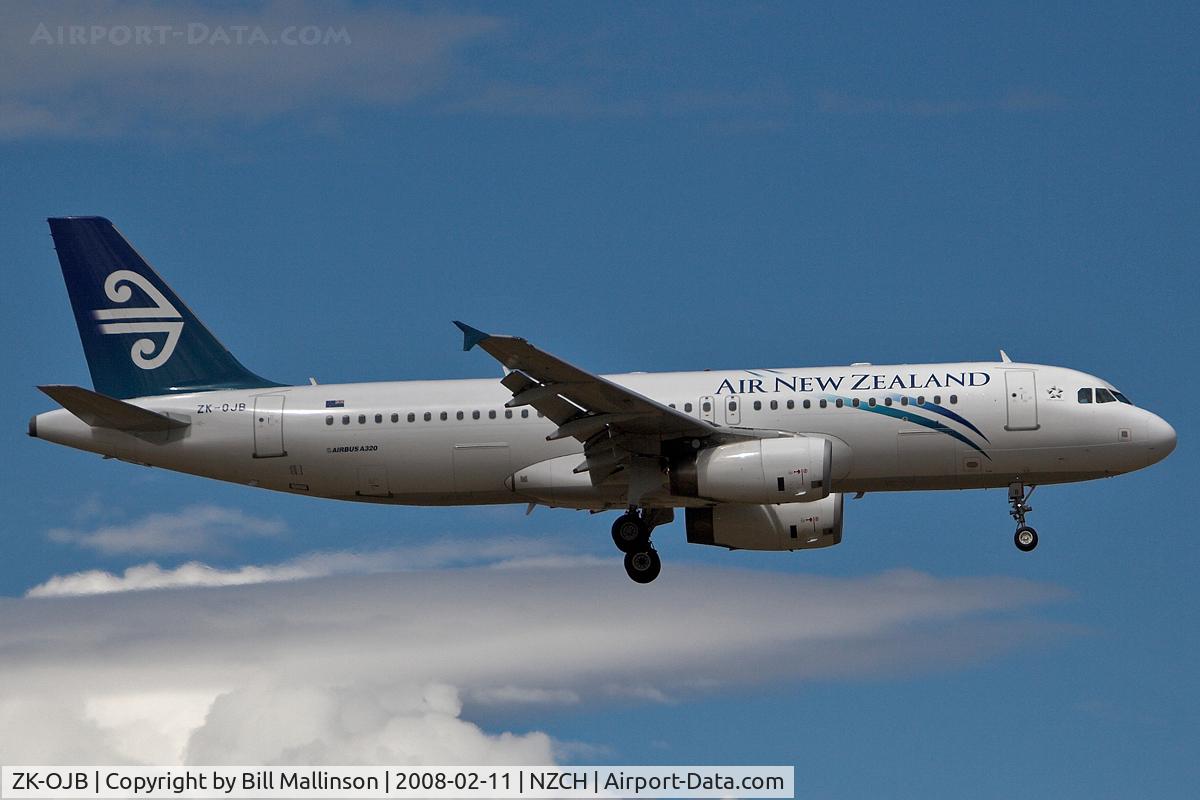 ZK-OJB, 2003 Airbus A320-232 C/N 2090, Approach to 20