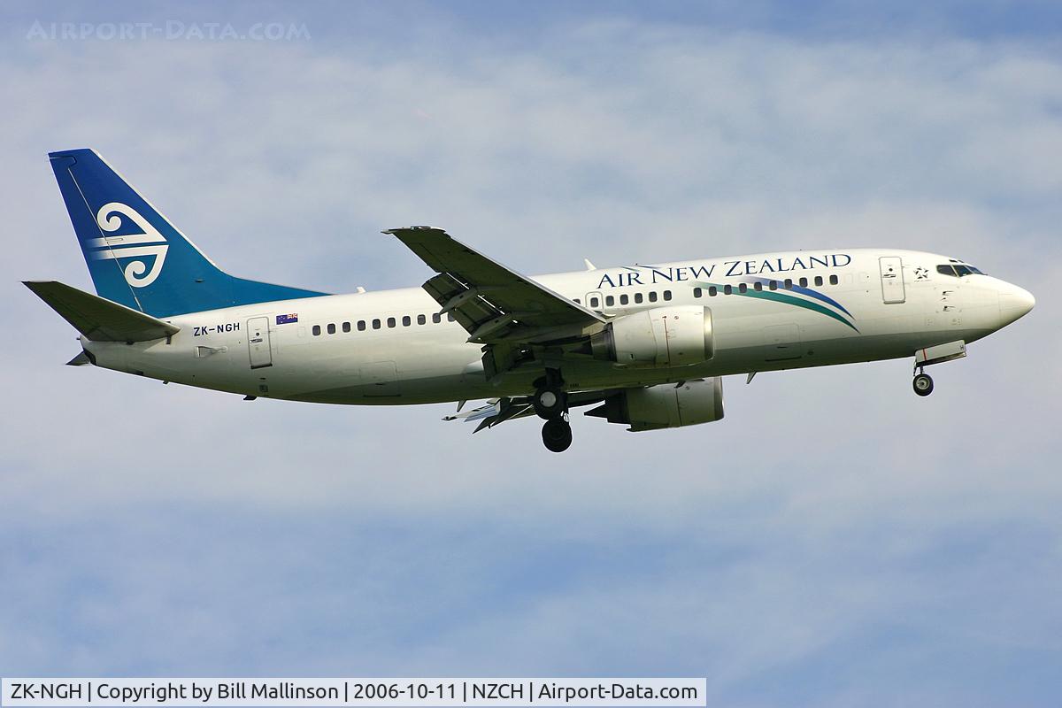 ZK-NGH, 1999 Boeing 737-319 C/N 25607, Approach to 20