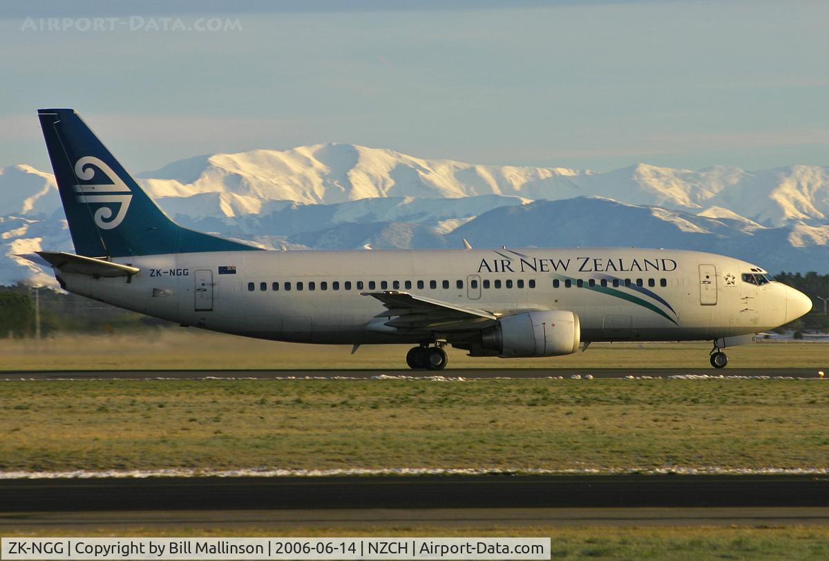 ZK-NGG, 1999 Boeing 737-319 C/N 25606, Snow on the hills.....and the edge of the r/w. It is very seldom that we get snow down to sea level here
