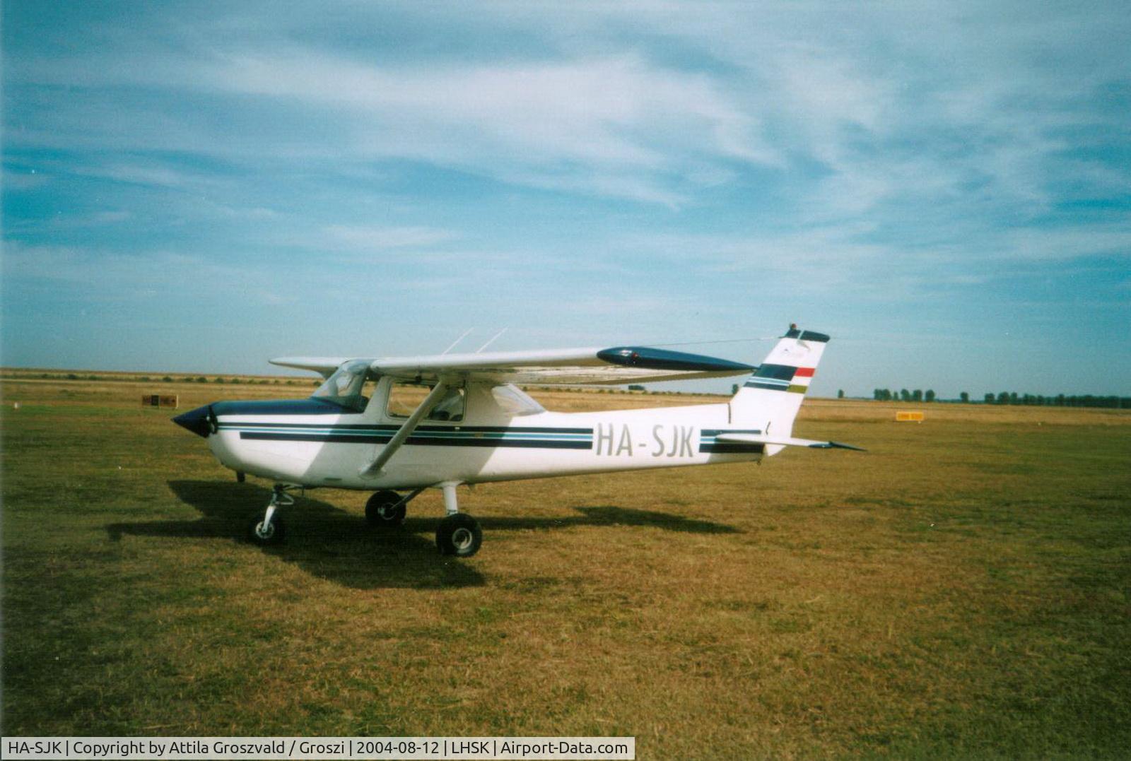 HA-SJK, 1981 Cessna 152 C/N 15284860, Siófok-Kiliti Airport, LHSK