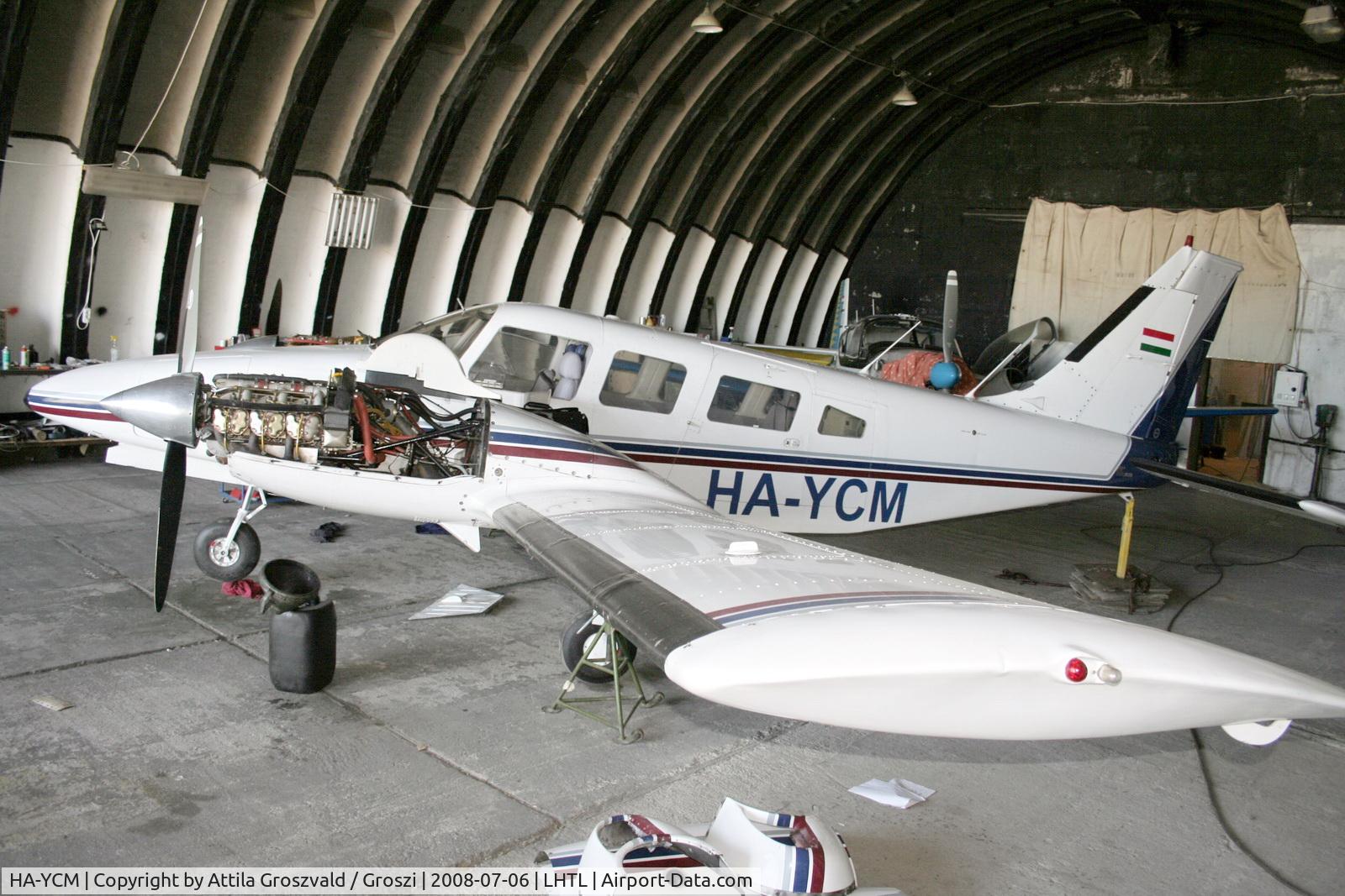 HA-YCM, 1978 Piper PA-34-200T Seneca II C/N 34-7870177, Tököl airport / hangar