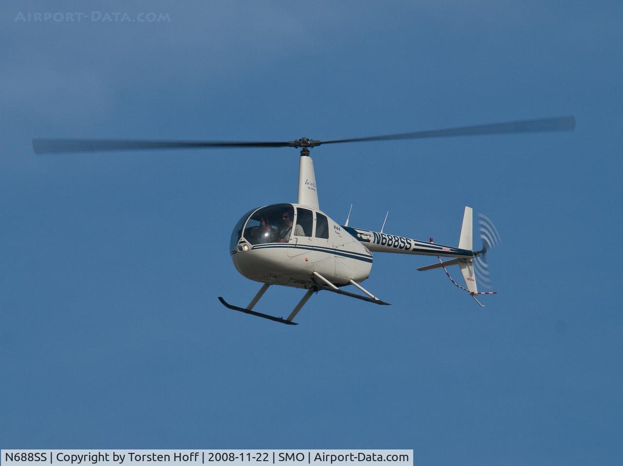N688SS, 2000 Robinson R44 Raven C/N 0861, N688SS over RWY 21