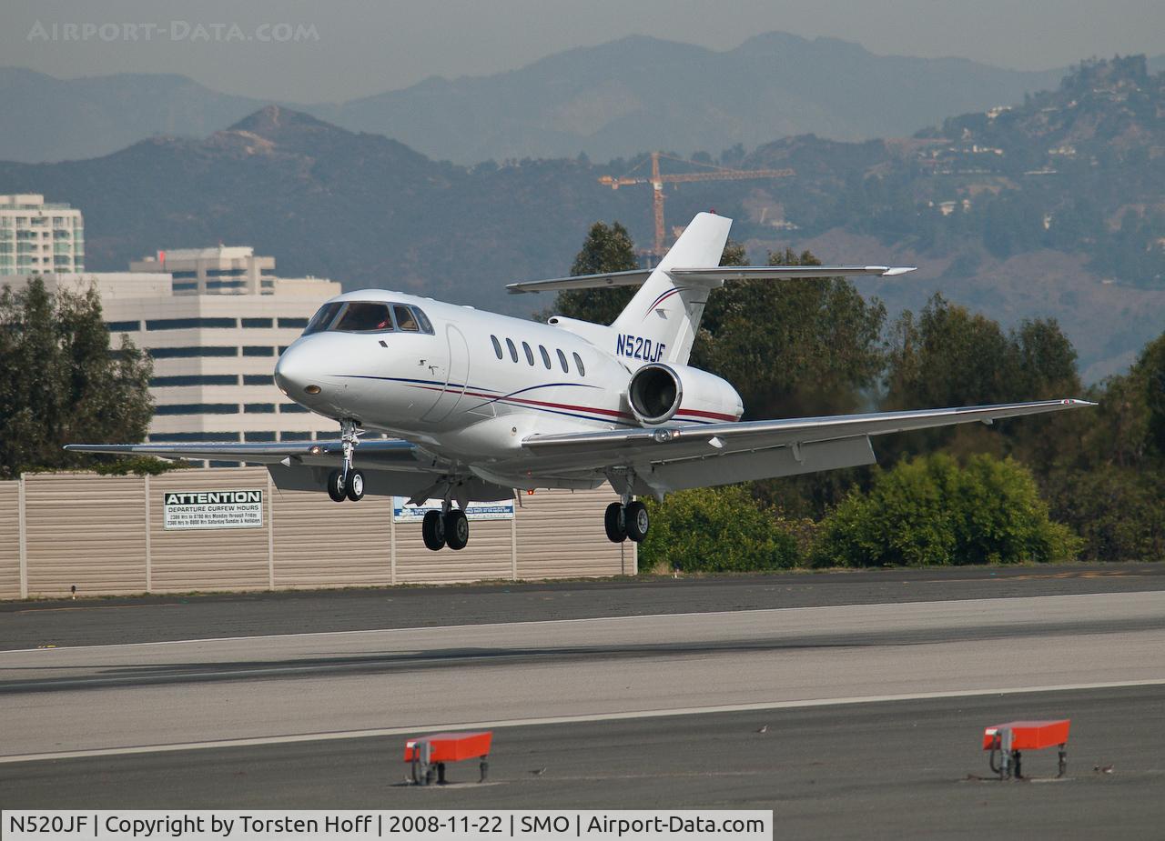 N520JF, 1997 Raytheon Hawker 800XP C/N 258317, N520JF arriving on RWY 21