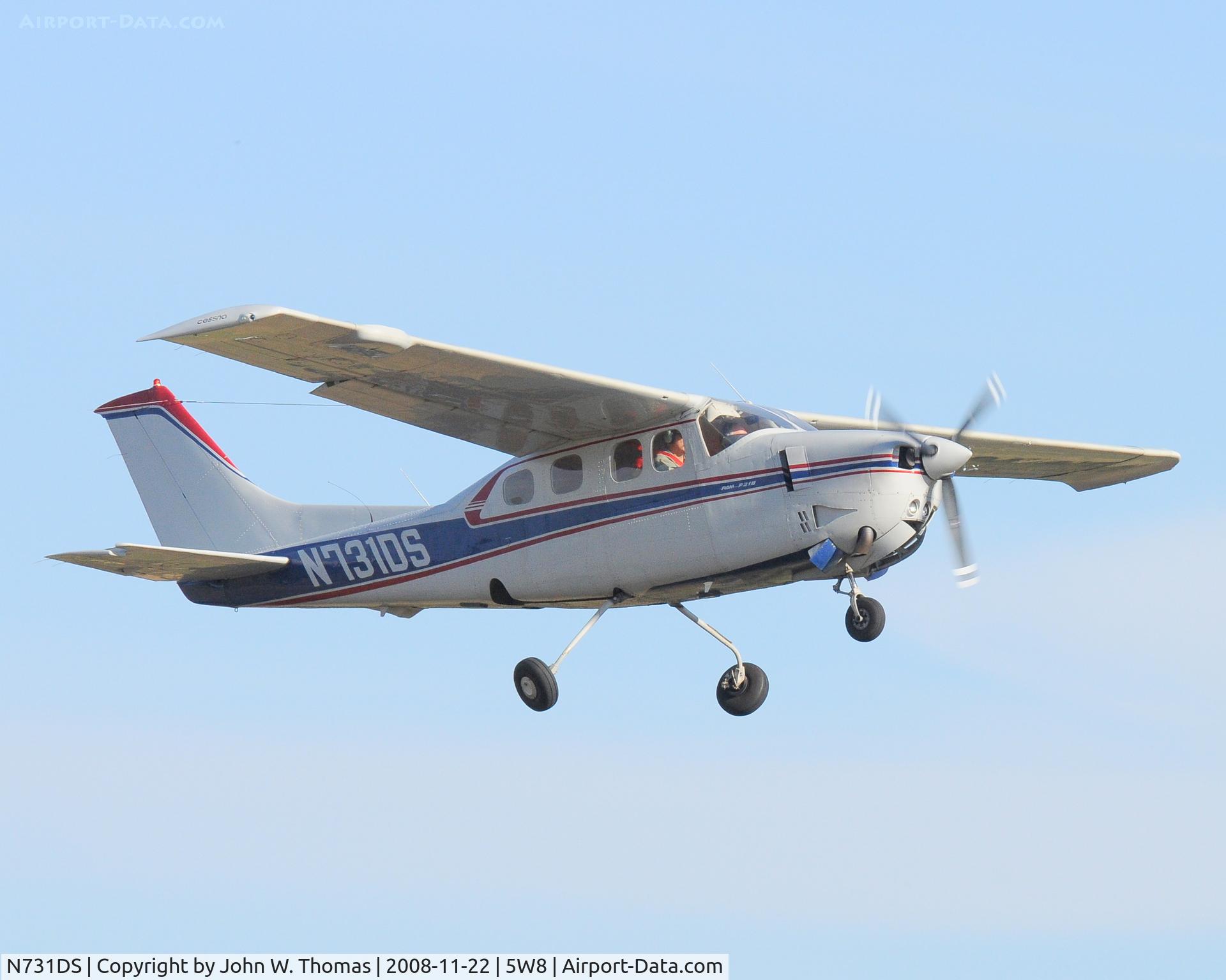N731DS, 1979 Cessna P210N Pressurised Centurion C/N P21000446, Departing runway 22