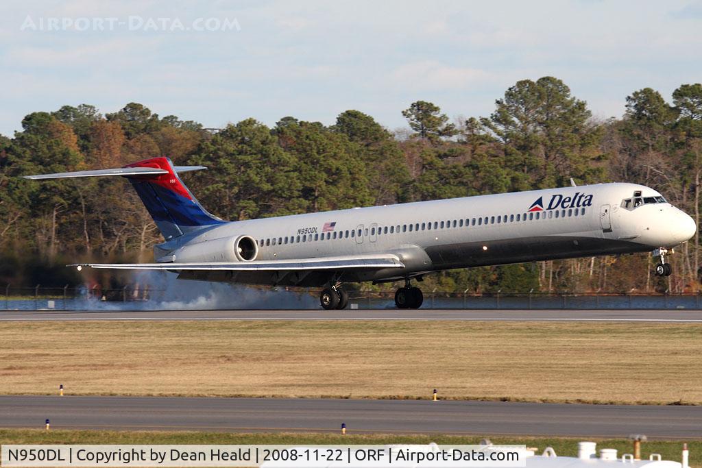 N950DL, 1990 McDonnell Douglas MD-88 C/N 49881, Delta Airlines N950DL (FLT DAL1514) from Hartsfield-Jackson Atlanta Int'l (KATL) landing on RWY 23.